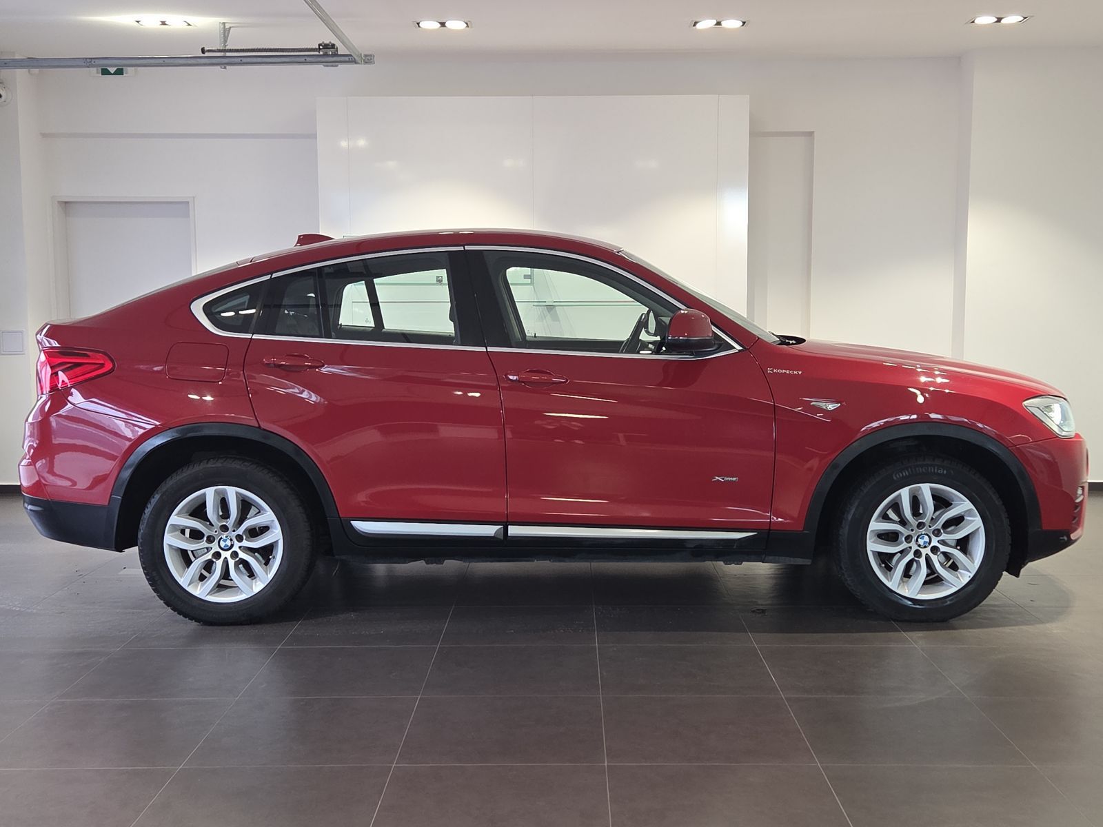 BMW X4, xDrive 30d xLine - fotka 4