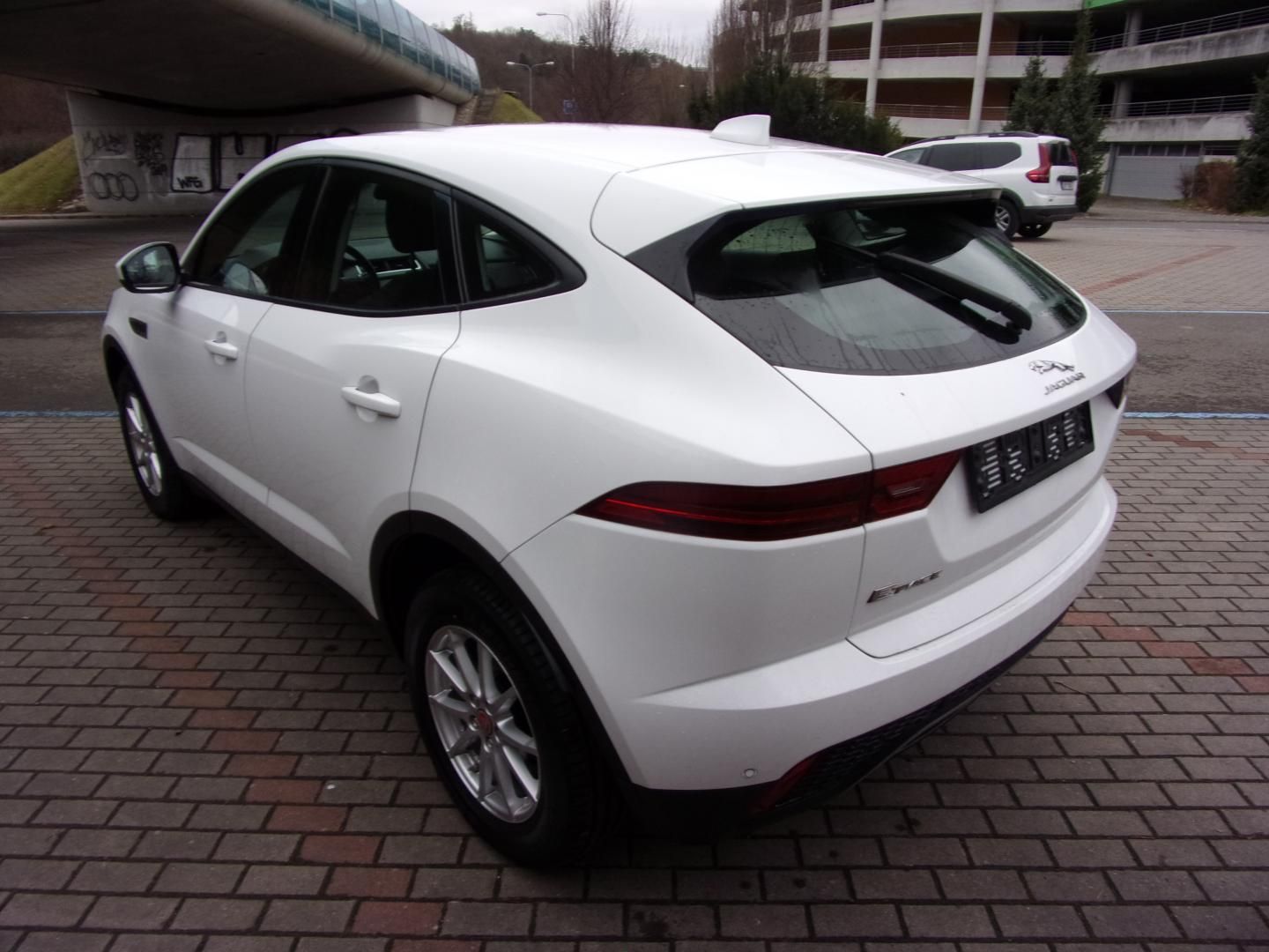 Jaguar E-Pace, 2.0D AWD automat - fotka 5