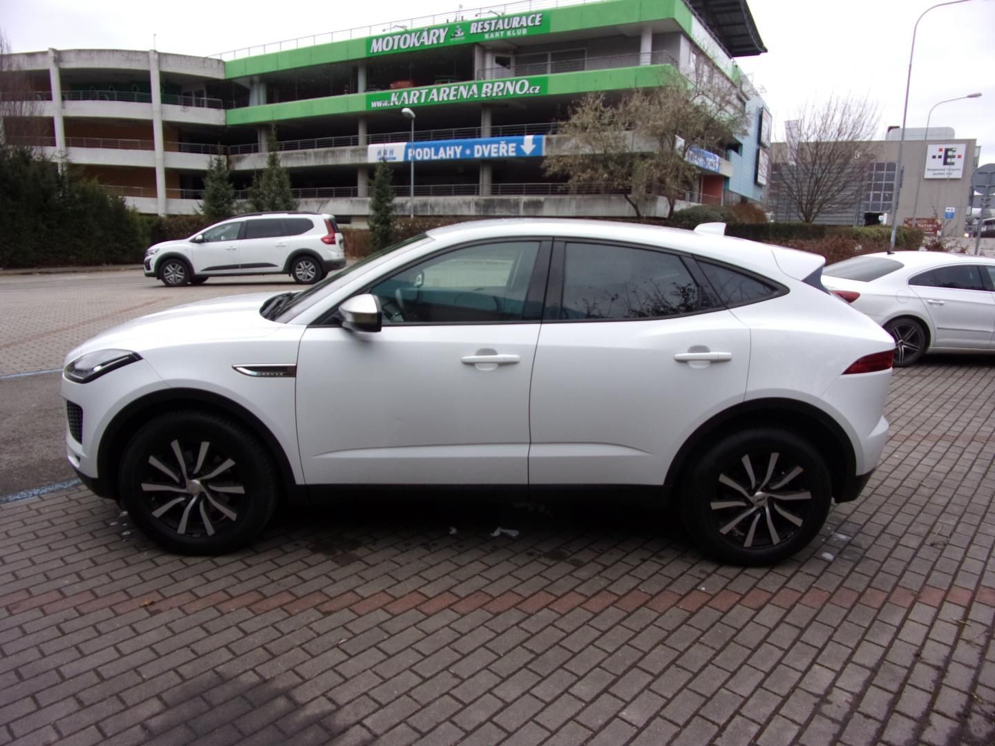 Jaguar E-Pace, 2,0D Bussines edit. - fotka 4