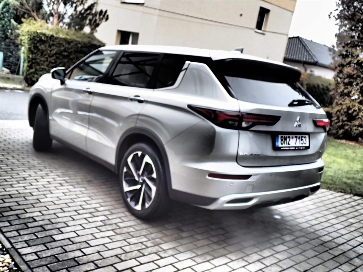 Mitsubishi Outlander, 2,4 7míst, intense - fotka 5
