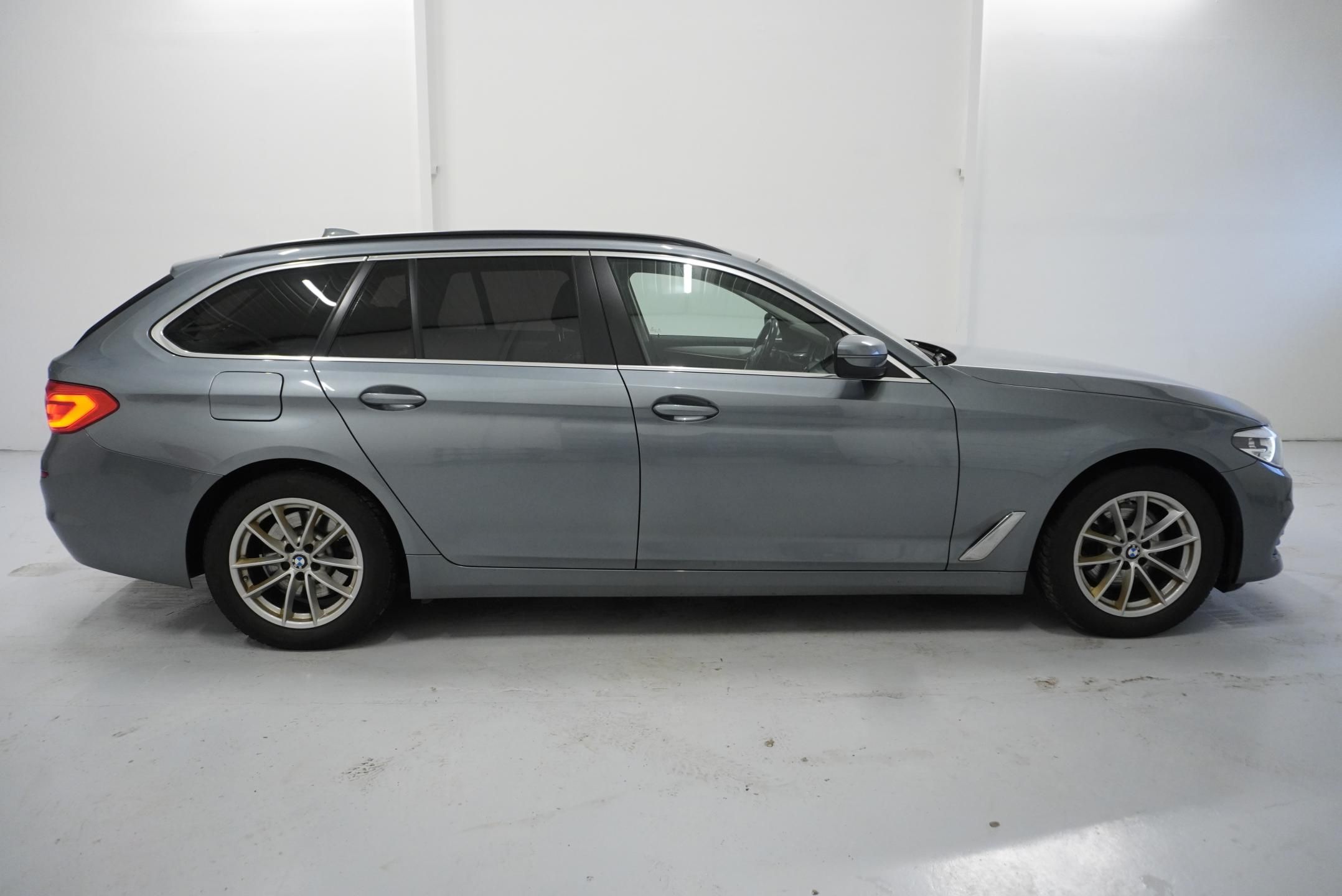 BMW Řada 5, 520D TOURING STEPTRONIC - fotka 6