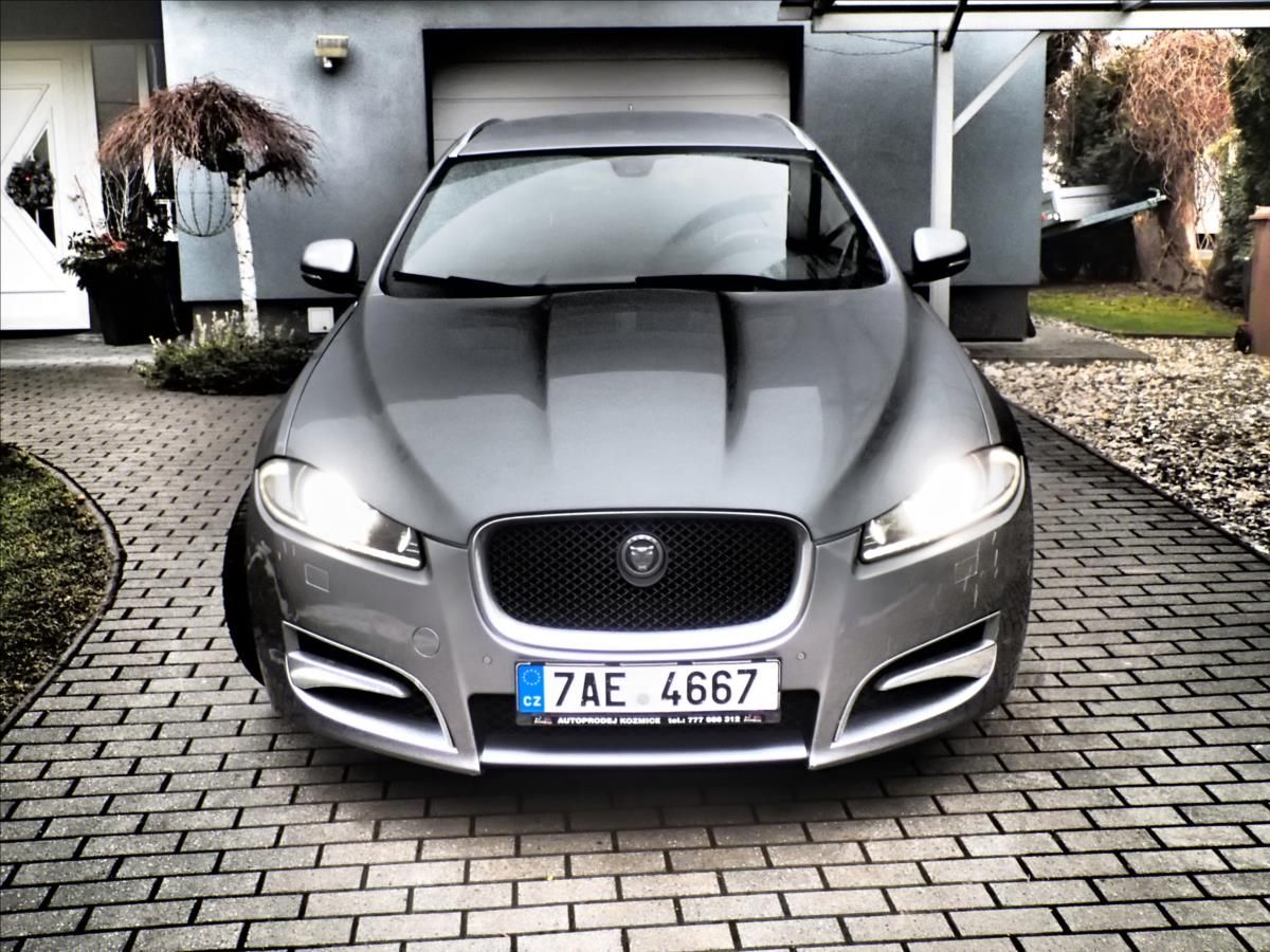 Jaguar XF, 3,0 ČR, Automat, Navigace - fotka 2
