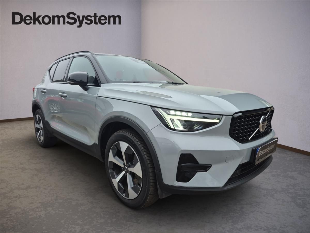 Volvo XC40, 2,0 B3 Plus Dark - fotka 2