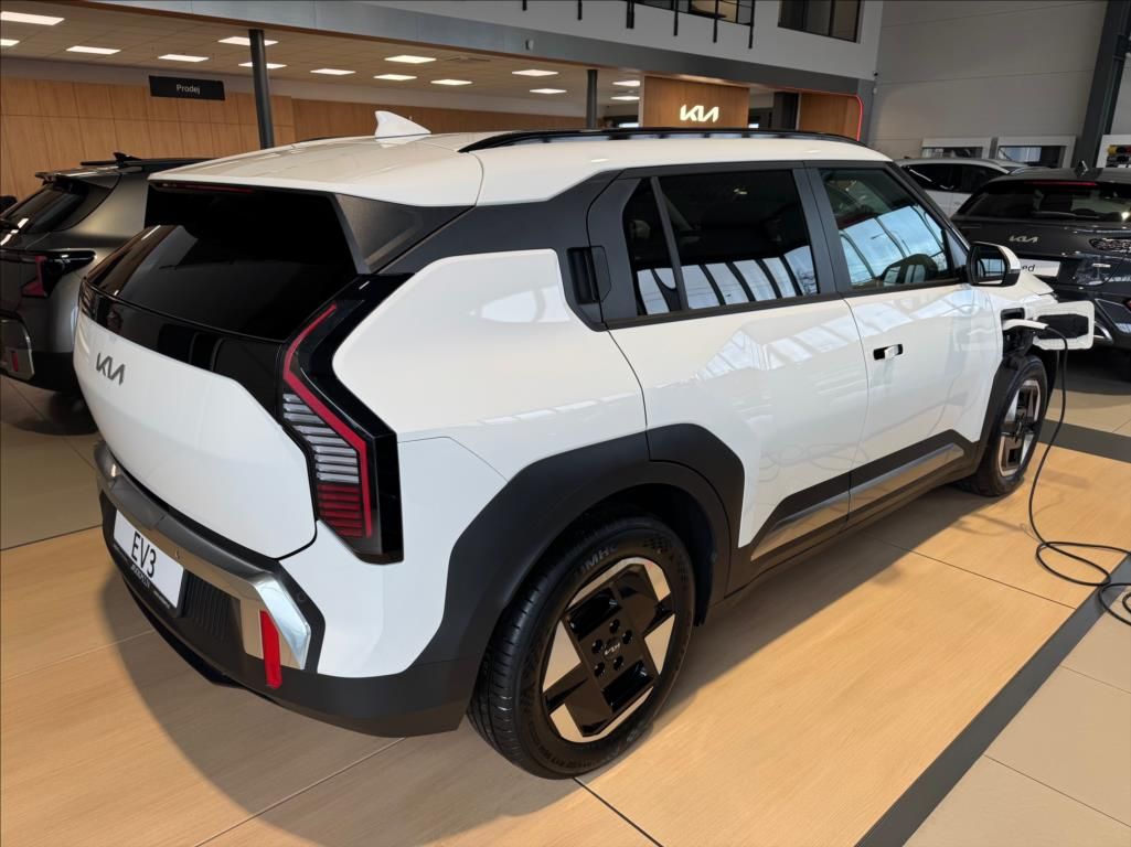 Kia EV3, EARTH 150 kW, 82 KWh - fotka 4