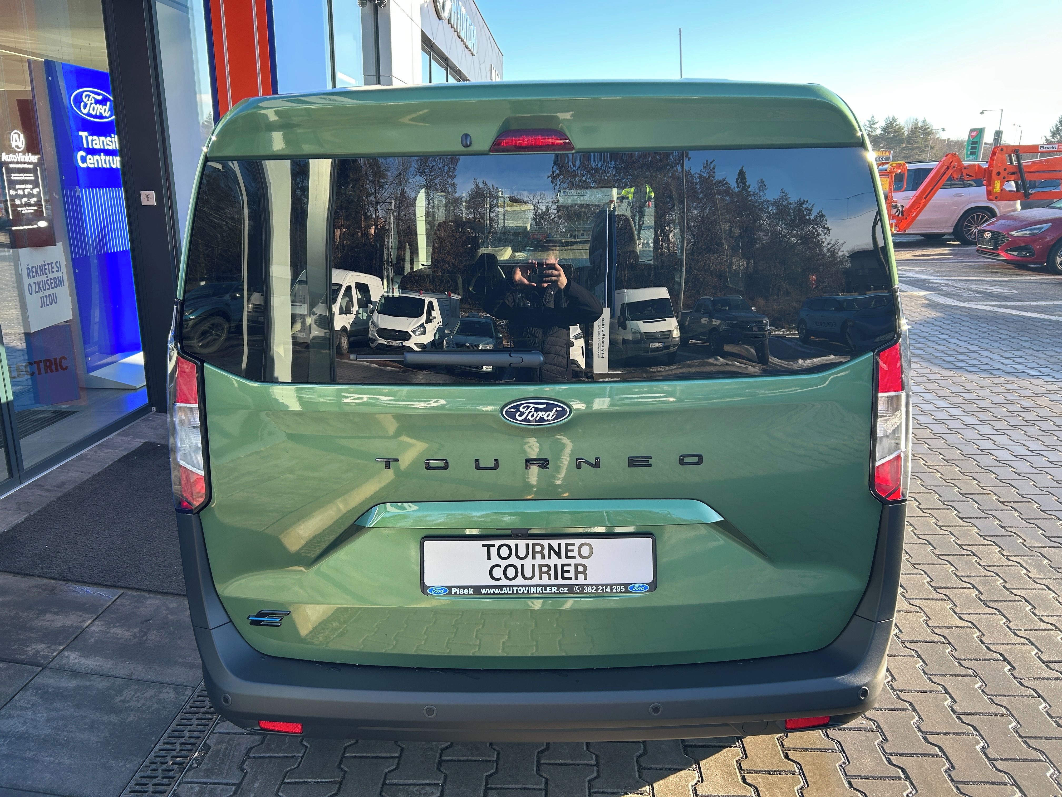 Ford Tourneo Courier, 43 kWh Elektromotor Trend L1 - fotka 6