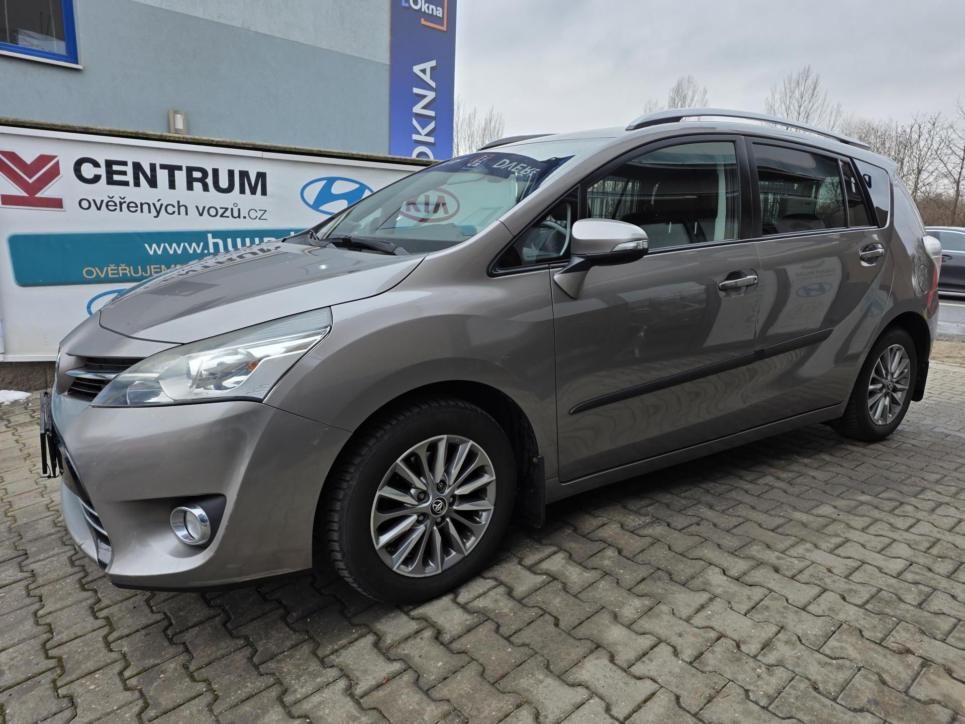 Toyota Verso, 1.6-NÍZKÁ SPOTŘEBA-NAVI-KAMERA - fotka 4