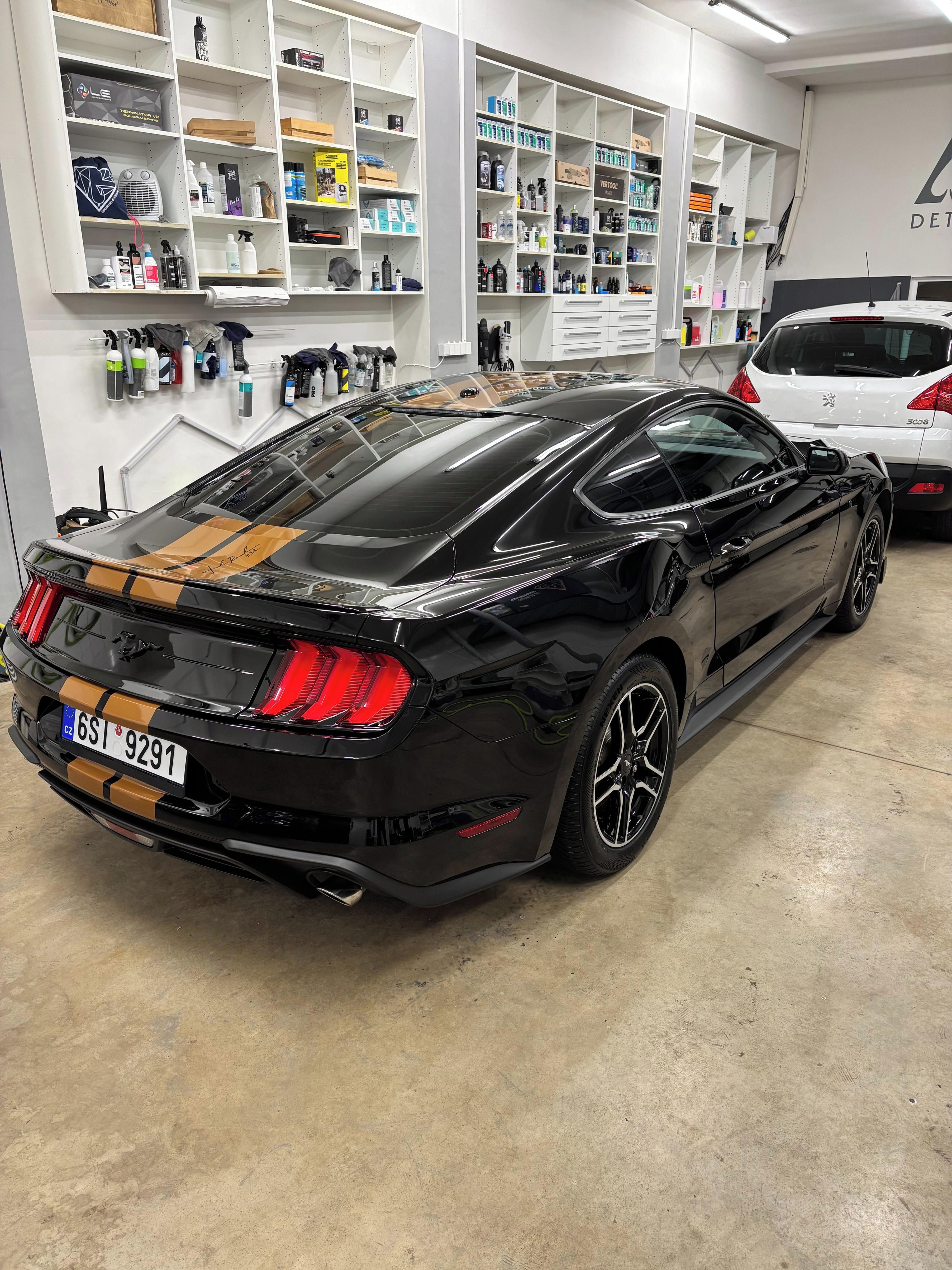 Ford Mustang, Ford mustang 2.3 EcoBoost - fotka 6