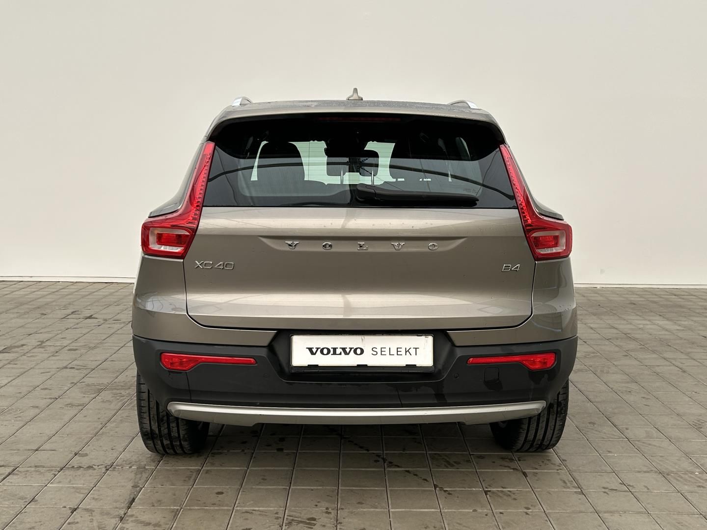 Volvo XC40, 2.0B4 145kW Momentum Pro - fotka 6