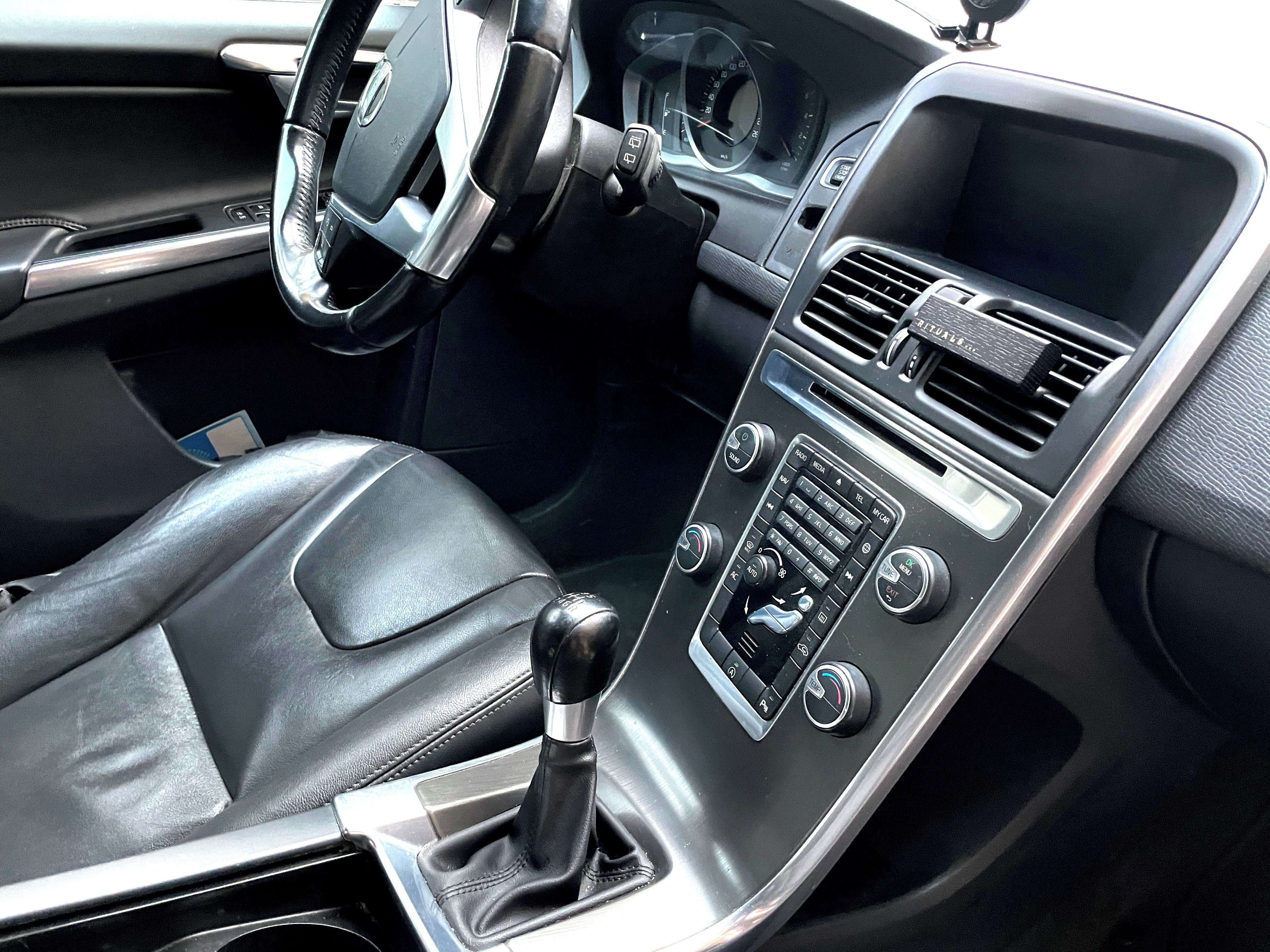 Volvo XC60, 2. majitel - Servisováno - fotka 6