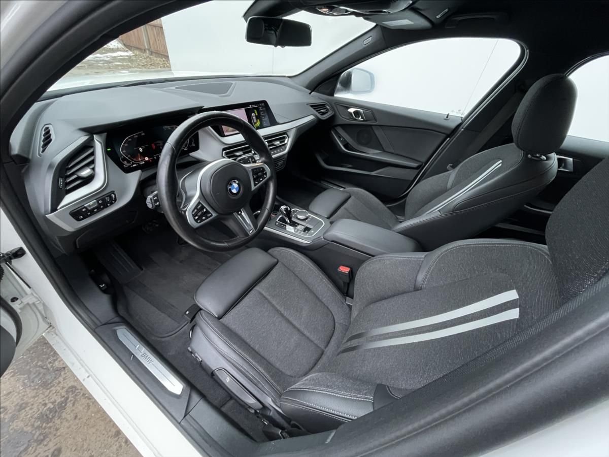 BMW Řada 1, 2,0 120d xDrive AT8 Advantage - fotka 5
