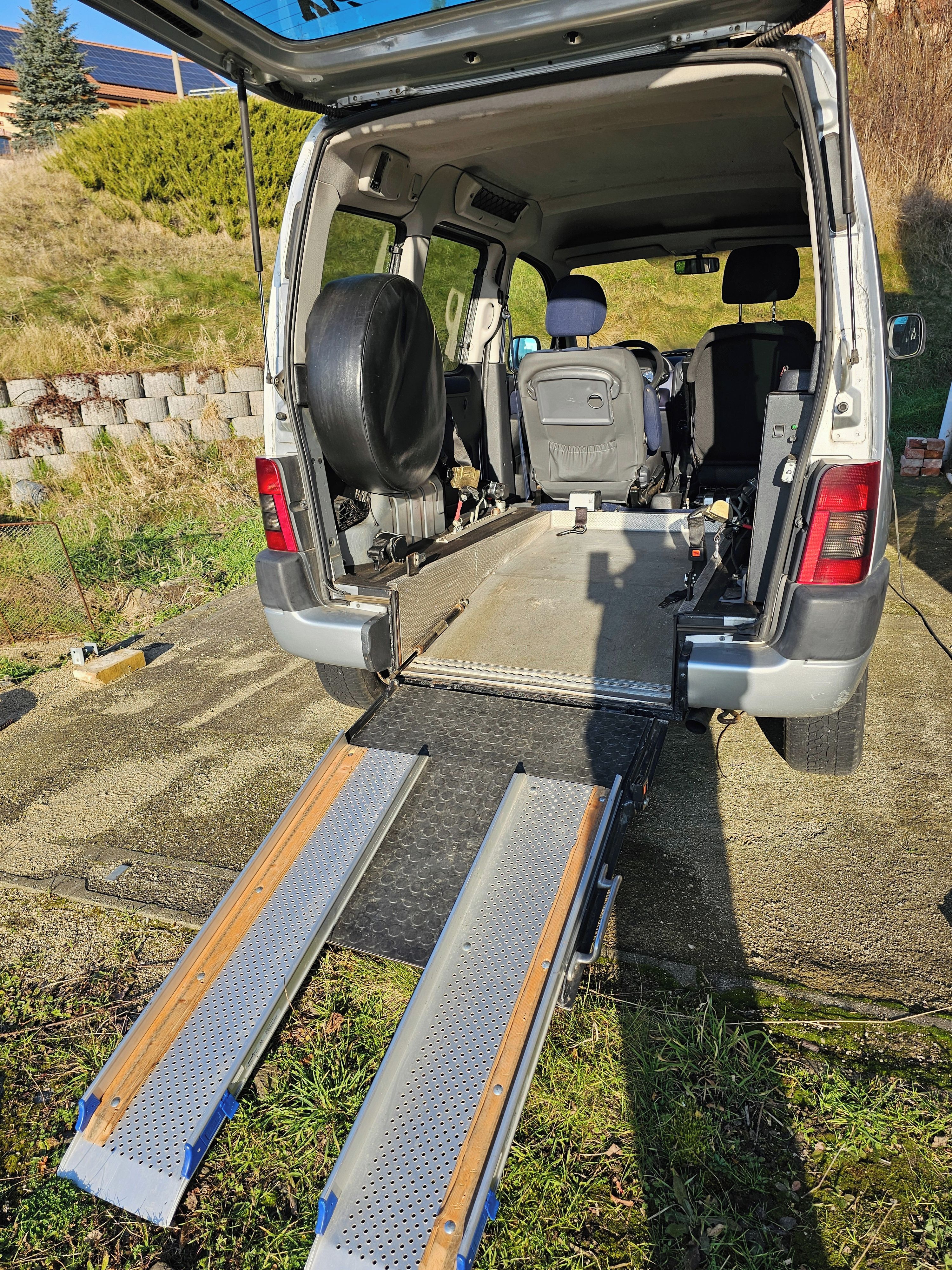 Citroën Berlingo, Vůz s úpravou pro převoz ZTP - fotka 4