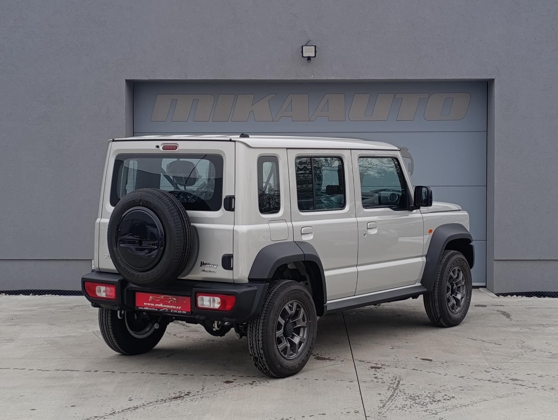 Suzuki Jimny, 1.5 ALLGRIP LONG 75kW 4X4 GLX - fotka 5