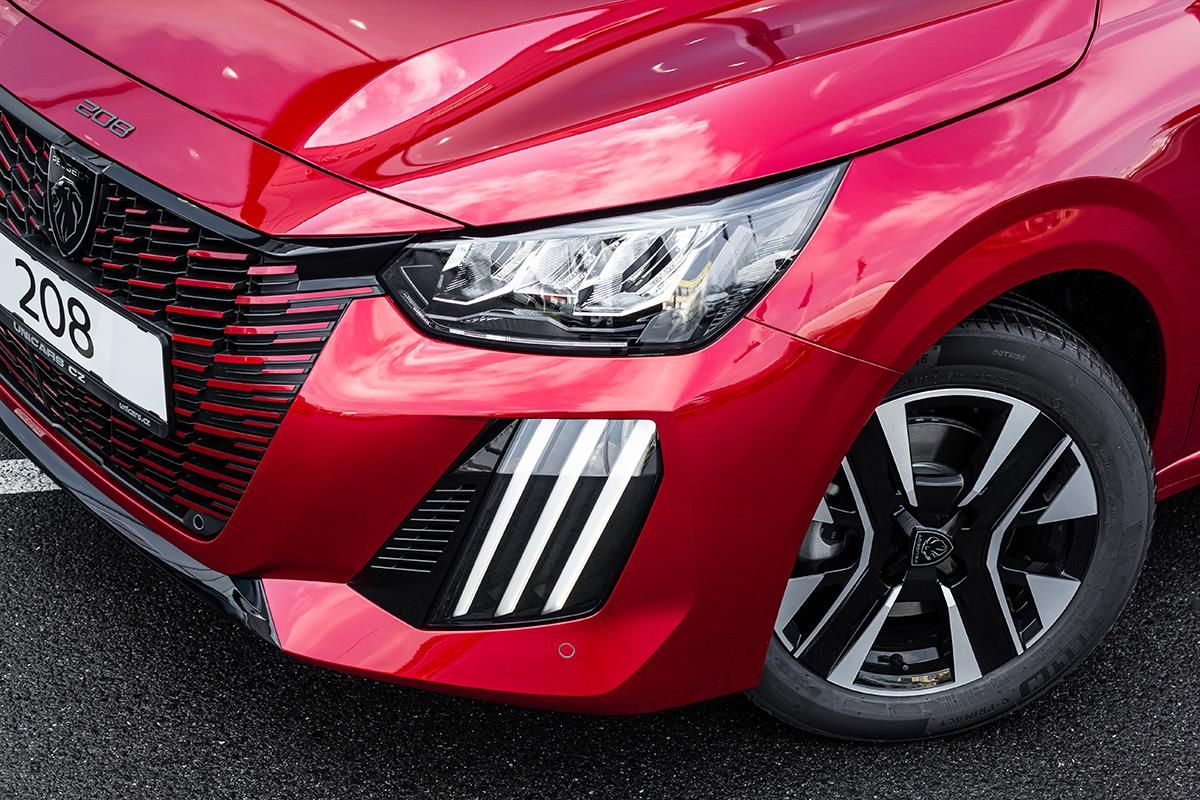Peugeot 208, 1,2 ALLURE PureTech 100 S&S MA - fotka 4