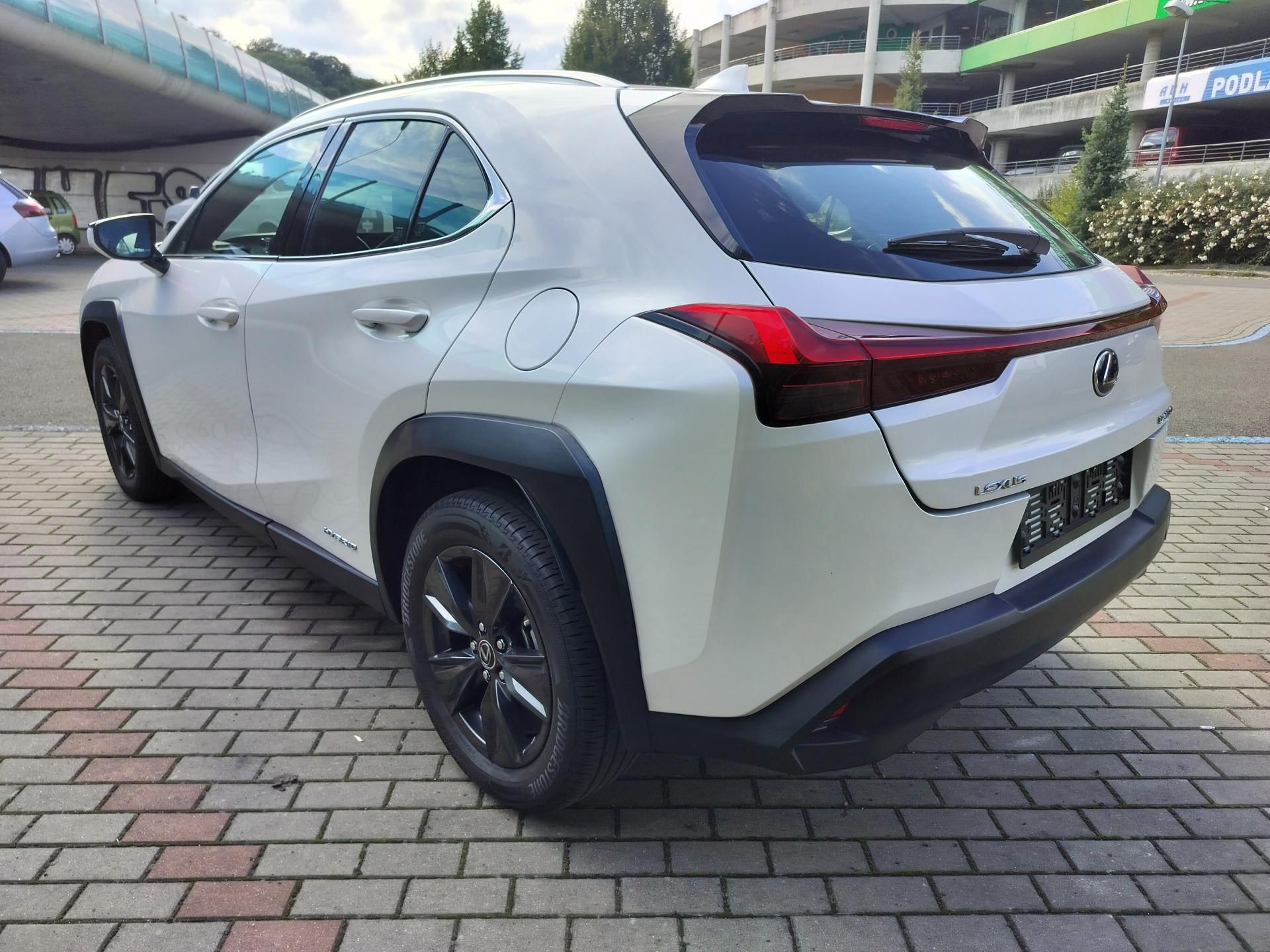 Lexus UX 250h, black-white edition, kůže - fotka 5