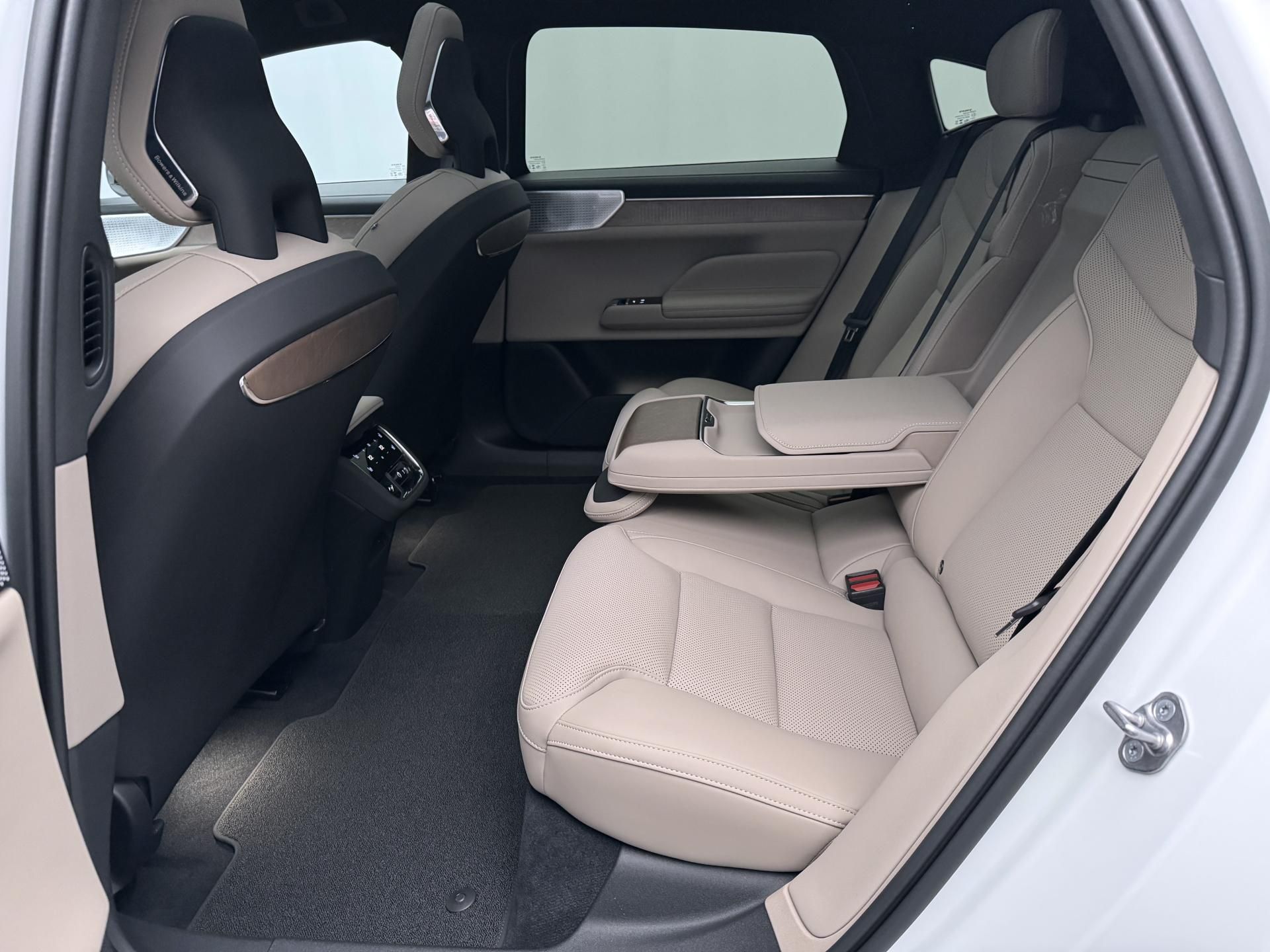 Volvo ES90, PURE ELECTRIC ULTRA - fotka 5