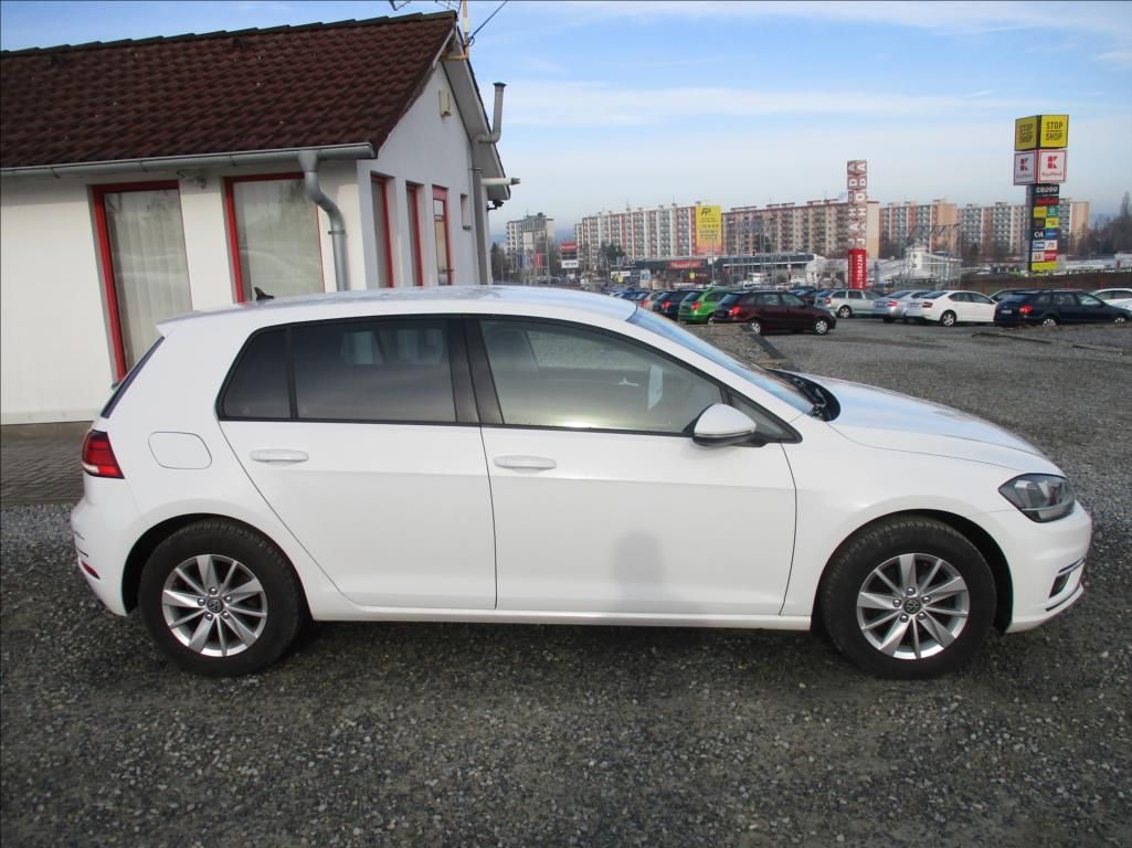 Volkswagen Golf, 1,0 i, klima, Apple/Android - fotka 5