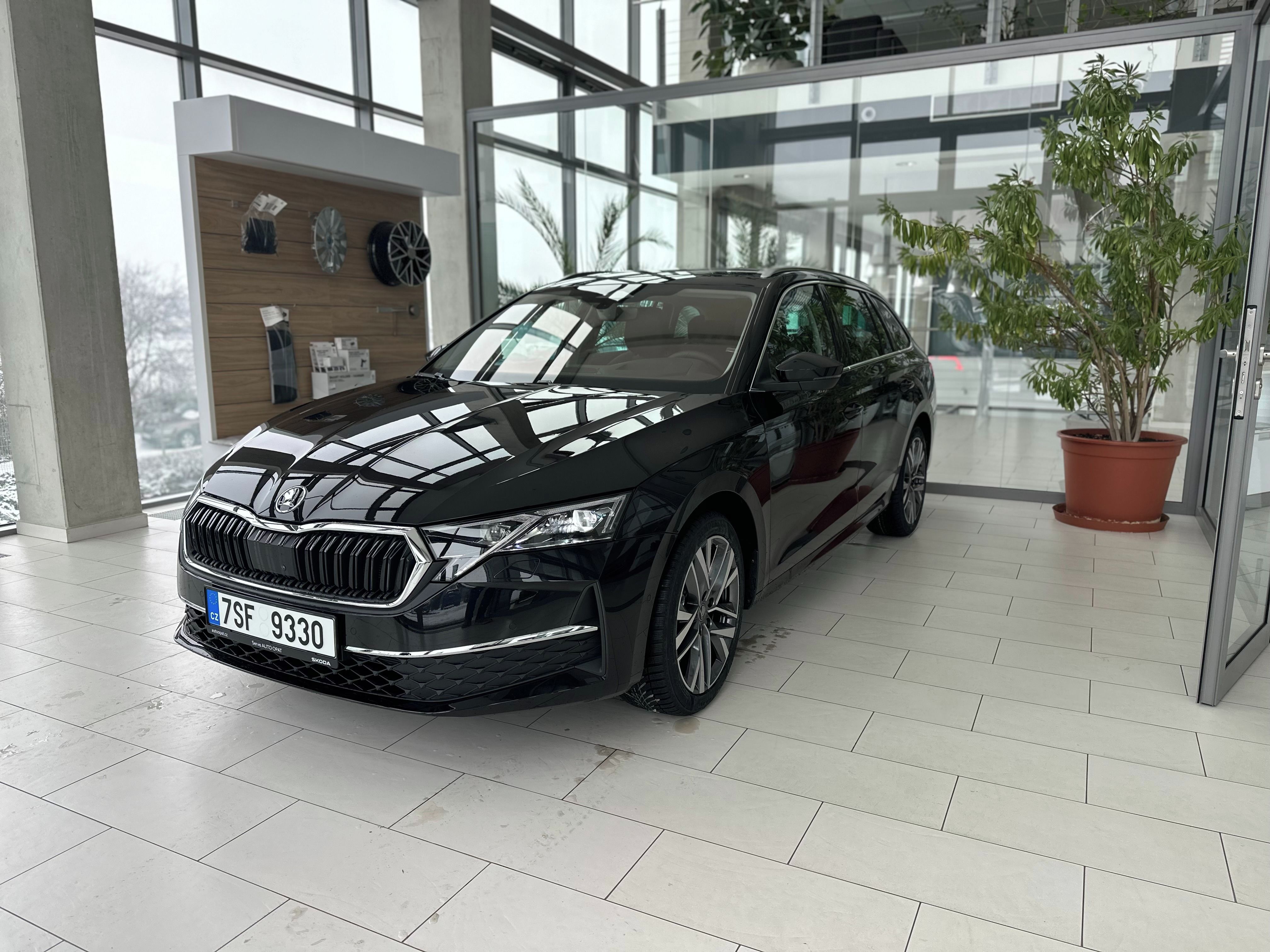 Škoda Octavia, Excl. Sel. 2,0 TDI 110 kW - fotka 3