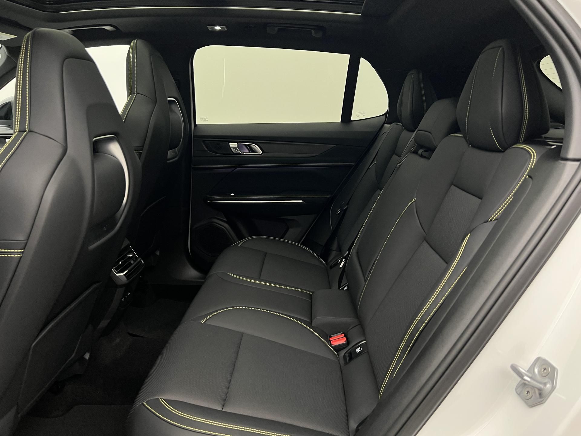Lynk & Co 01, MORE PHEV - fotka 5