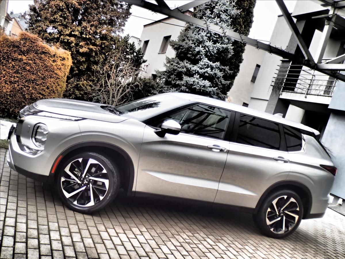 Mitsubishi Outlander, 2,4 7míst, intense - fotka 6