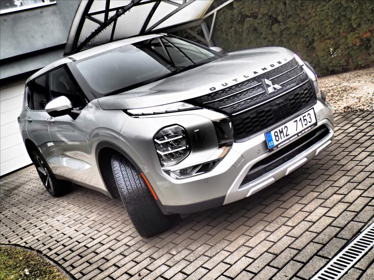 Mitsubishi Outlander, 2,4 7míst, intense - fotka 3