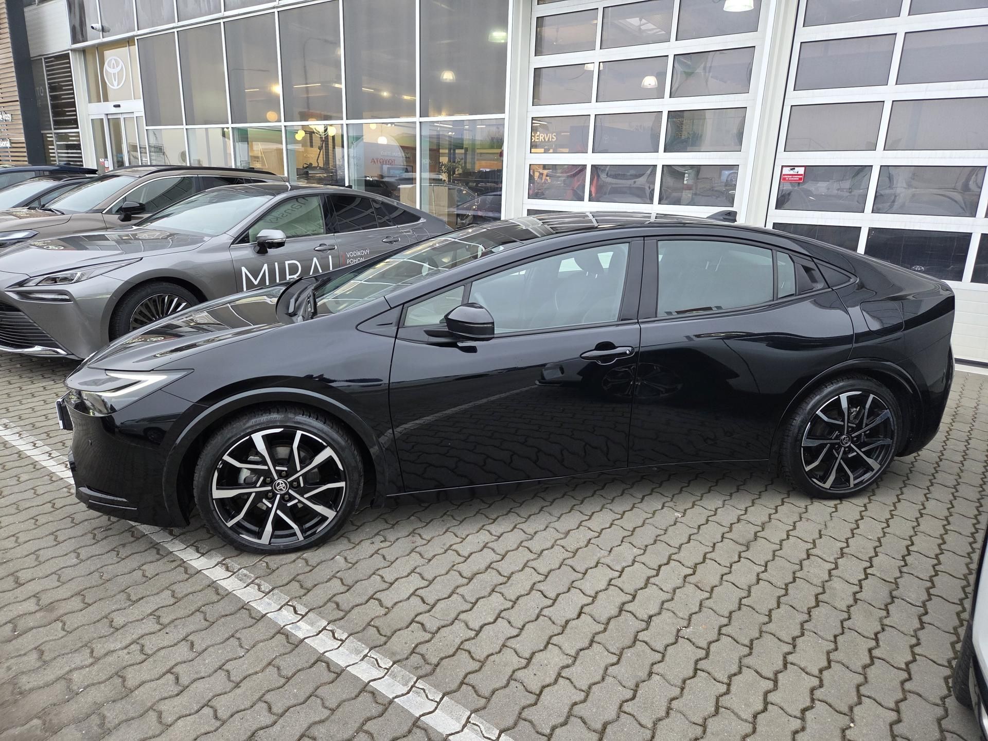 Toyota Prius, 2.0 Plug-in Hybrid - fotka 2