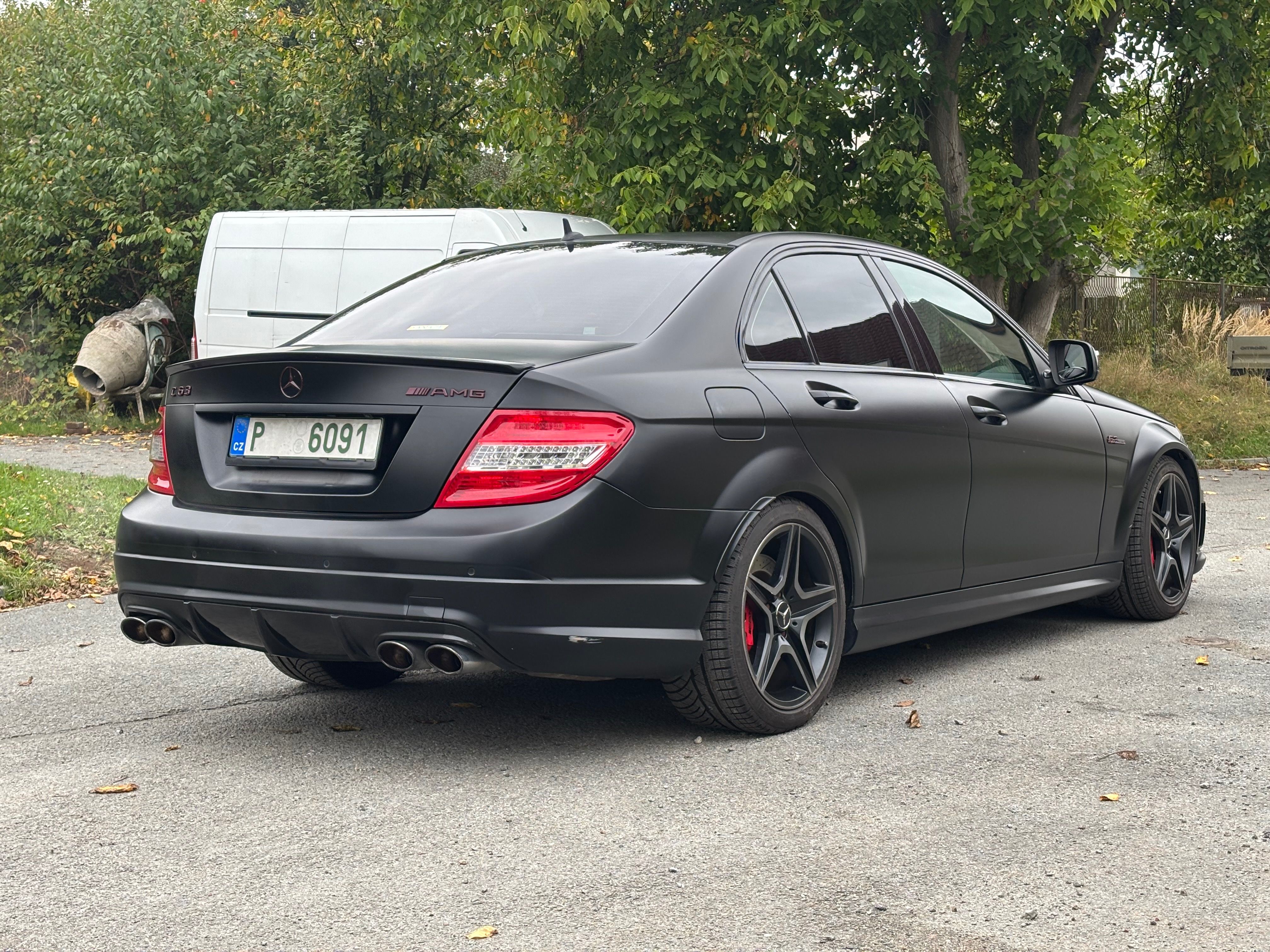 Mercedes-Benz Třídy C, Atmosférický V8 - fotka 5