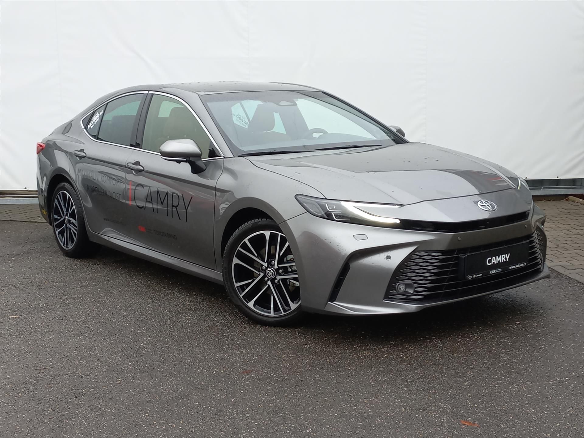Toyota Camry, 2,5 Hybrid e-CVT 230k  Prestig - fotka 5