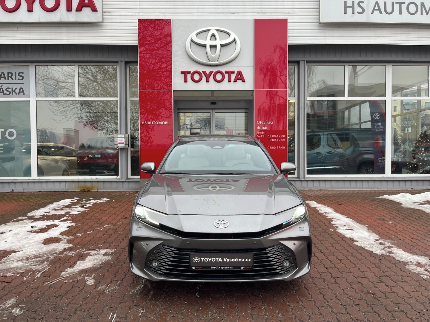 Toyota Camry, 2.5L Hybrid 230 koní, - fotka 2
