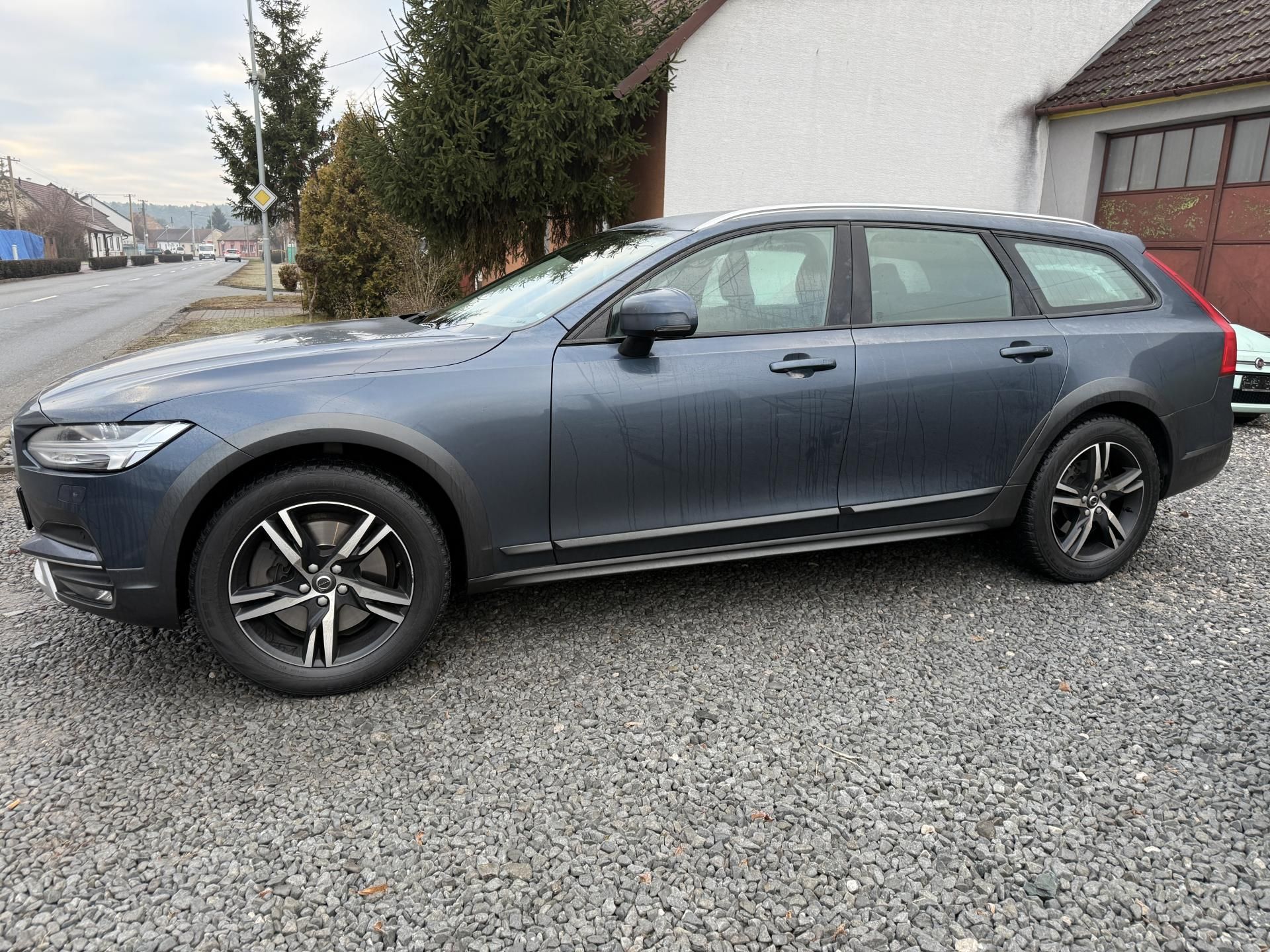 Volvo V90, 2.0 D4 CROSS COUNTRY POLESTAR - fotka 2