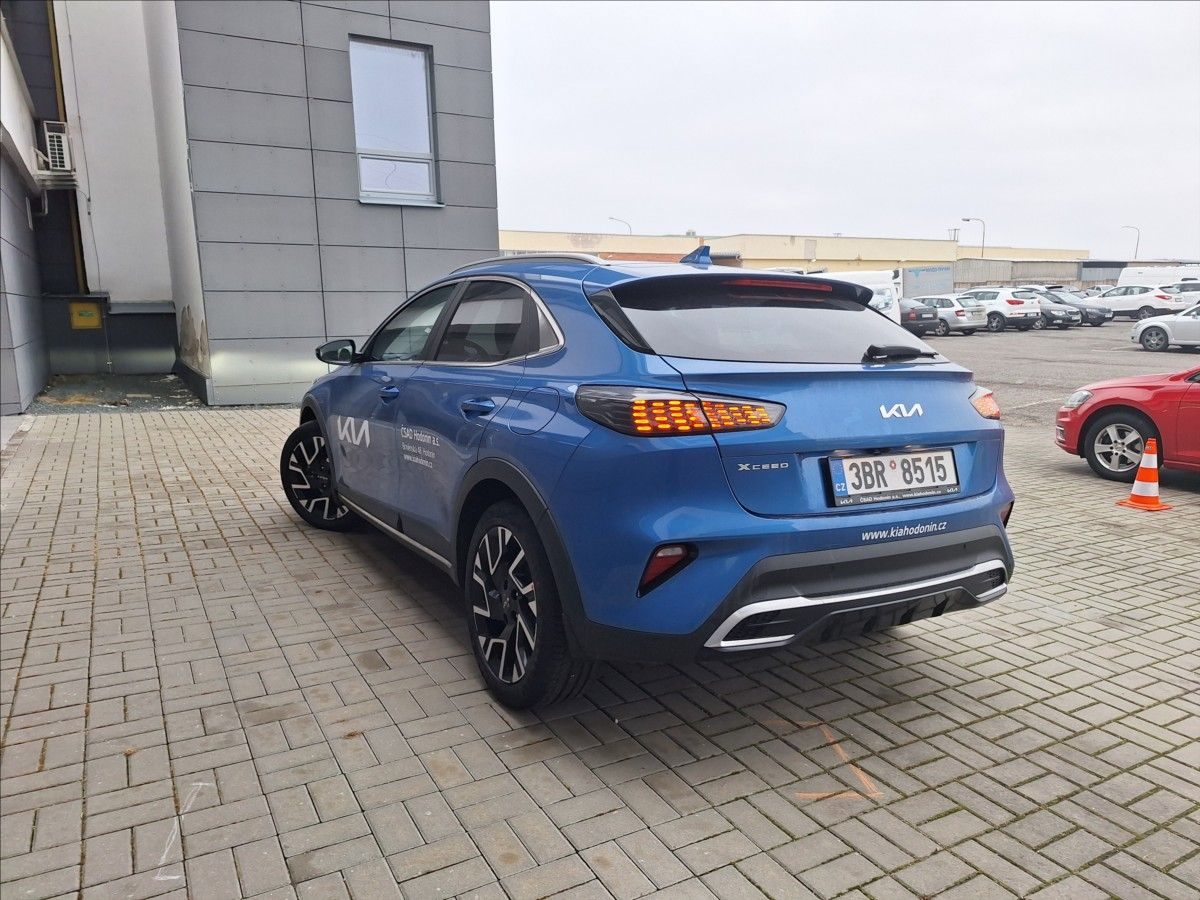 Kia XCee´d, 1,6 TGDi 7DCT aut.  Steel ed. - fotka 2