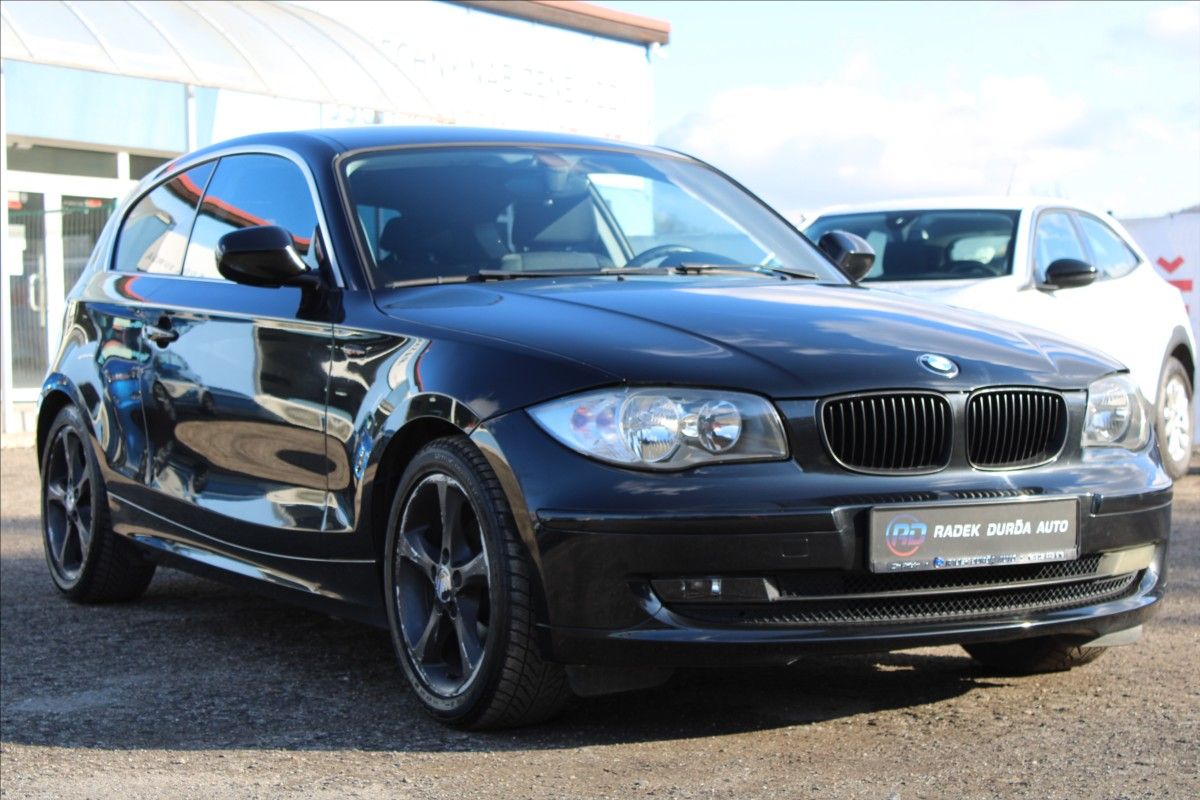 BMW Řada 1, 2,0 118d  KLIMATIZACE - fotka 3