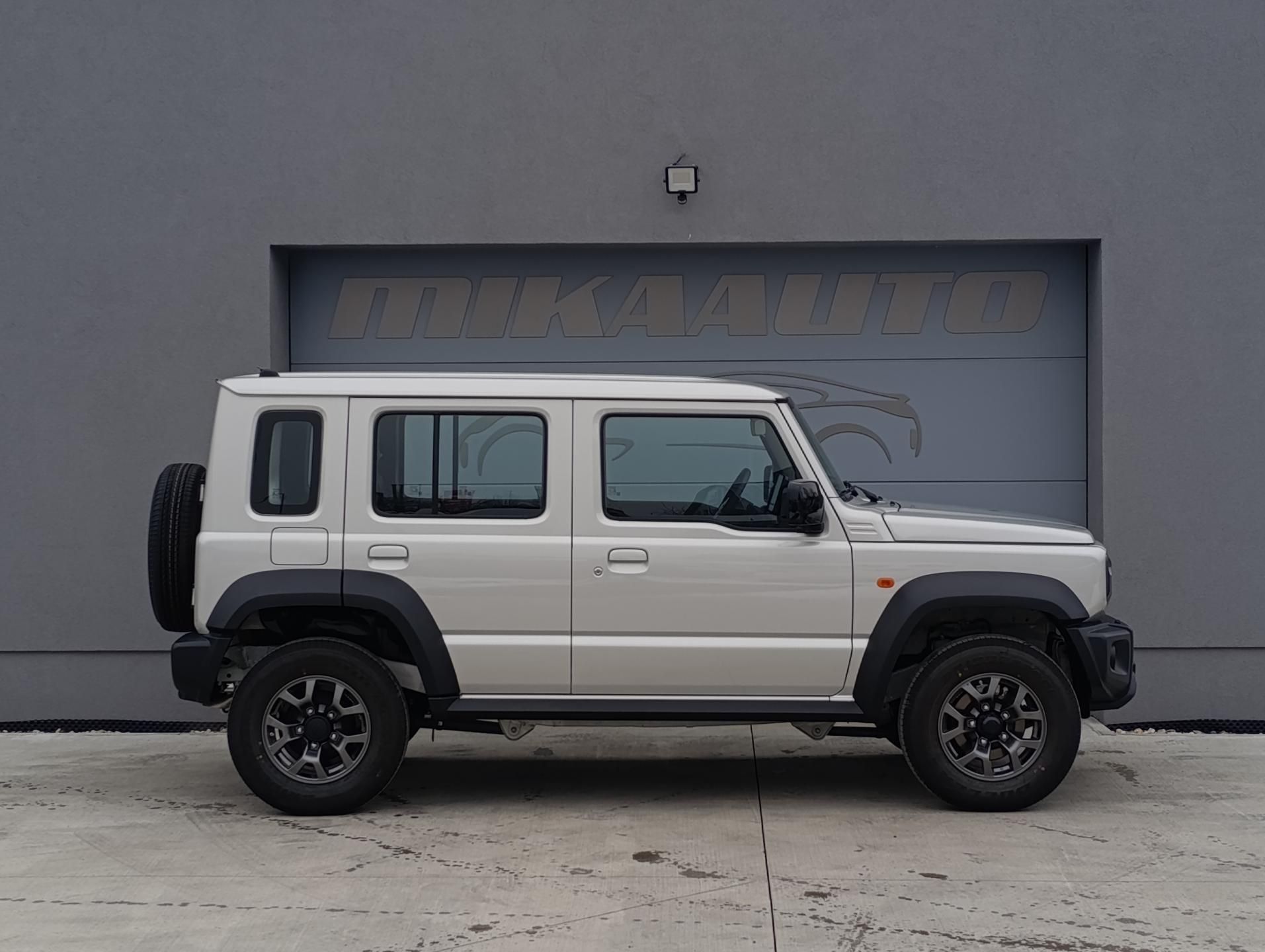 Suzuki Jimny, 1.5 ALLGRIP LONG 75kW 4X4 GLX - fotka 4