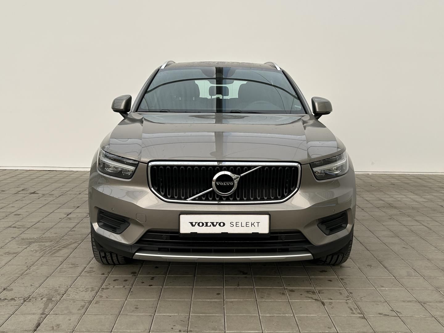 Volvo XC40, 2.0B4 145kW Momentum Pro - fotka 2