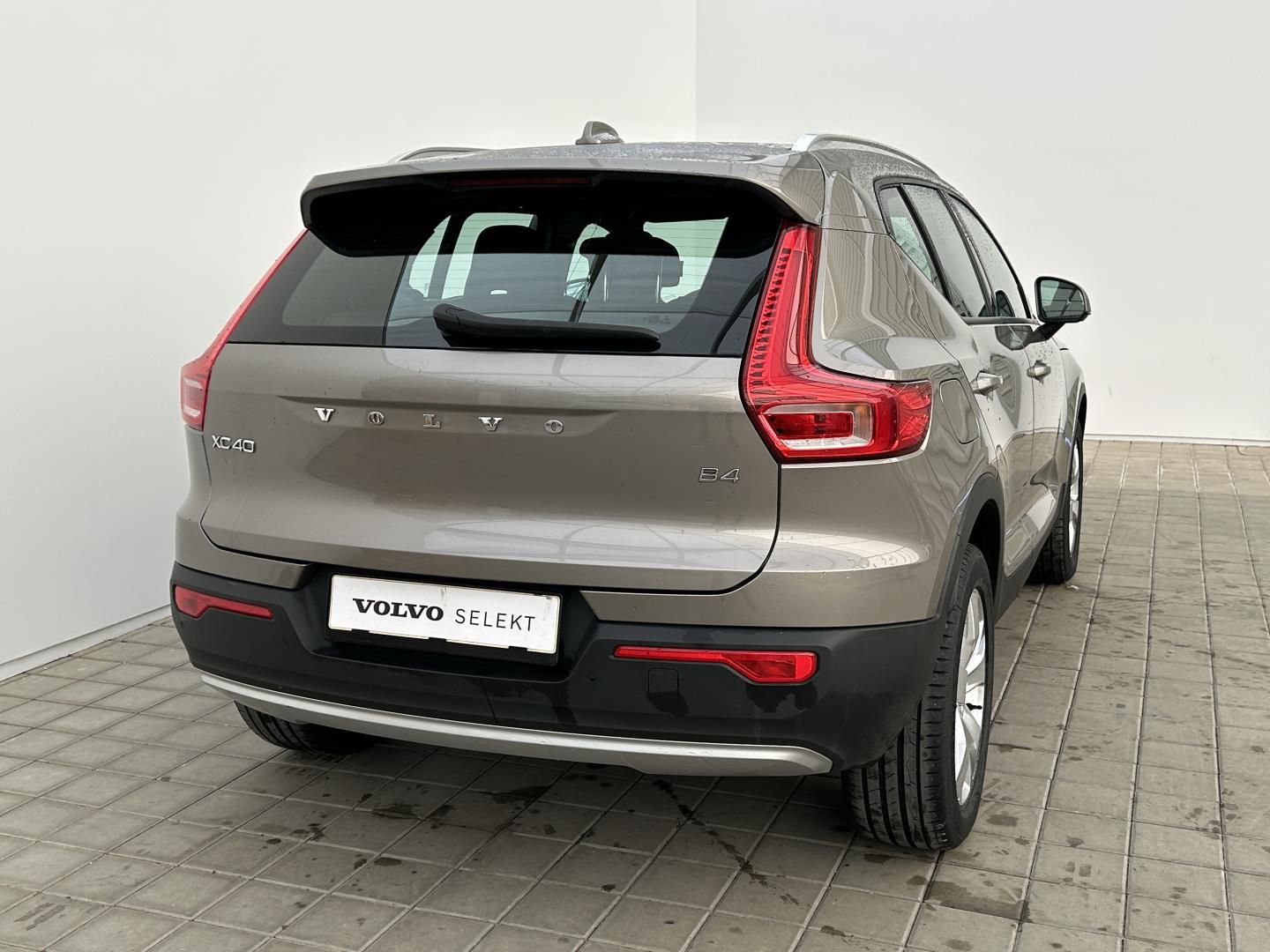 Volvo XC40, 2.0B4 145kW Momentum Pro - fotka 5