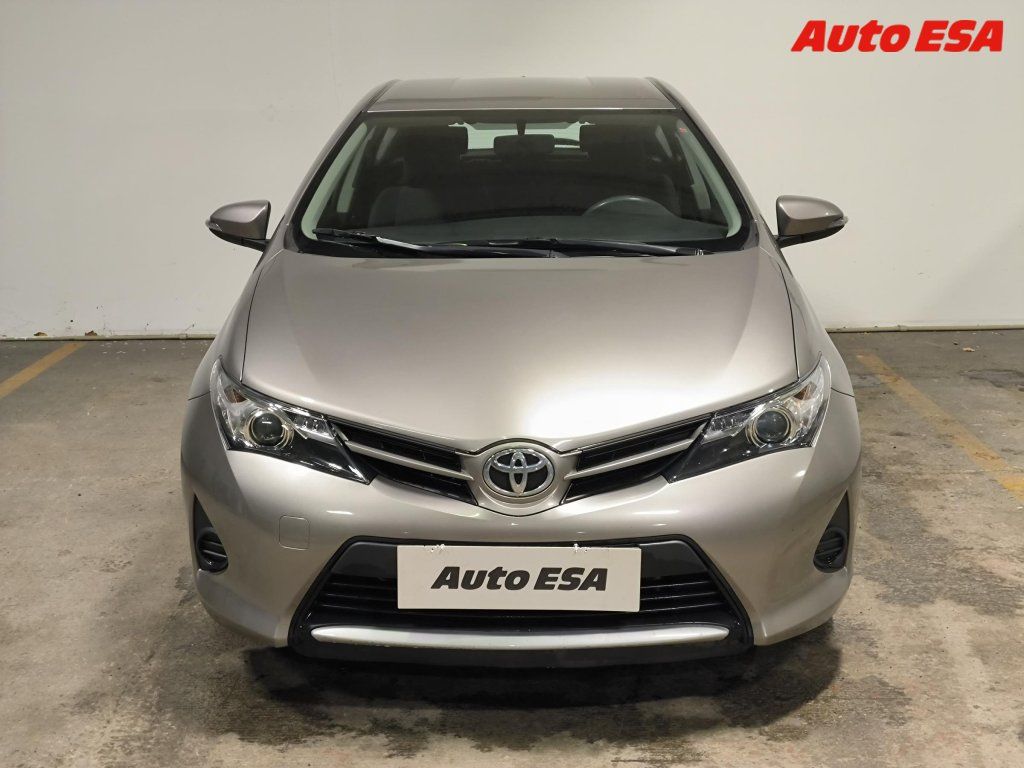 Toyota Auris, 1.3 VVT-i,Cool,+kola - fotka 2
