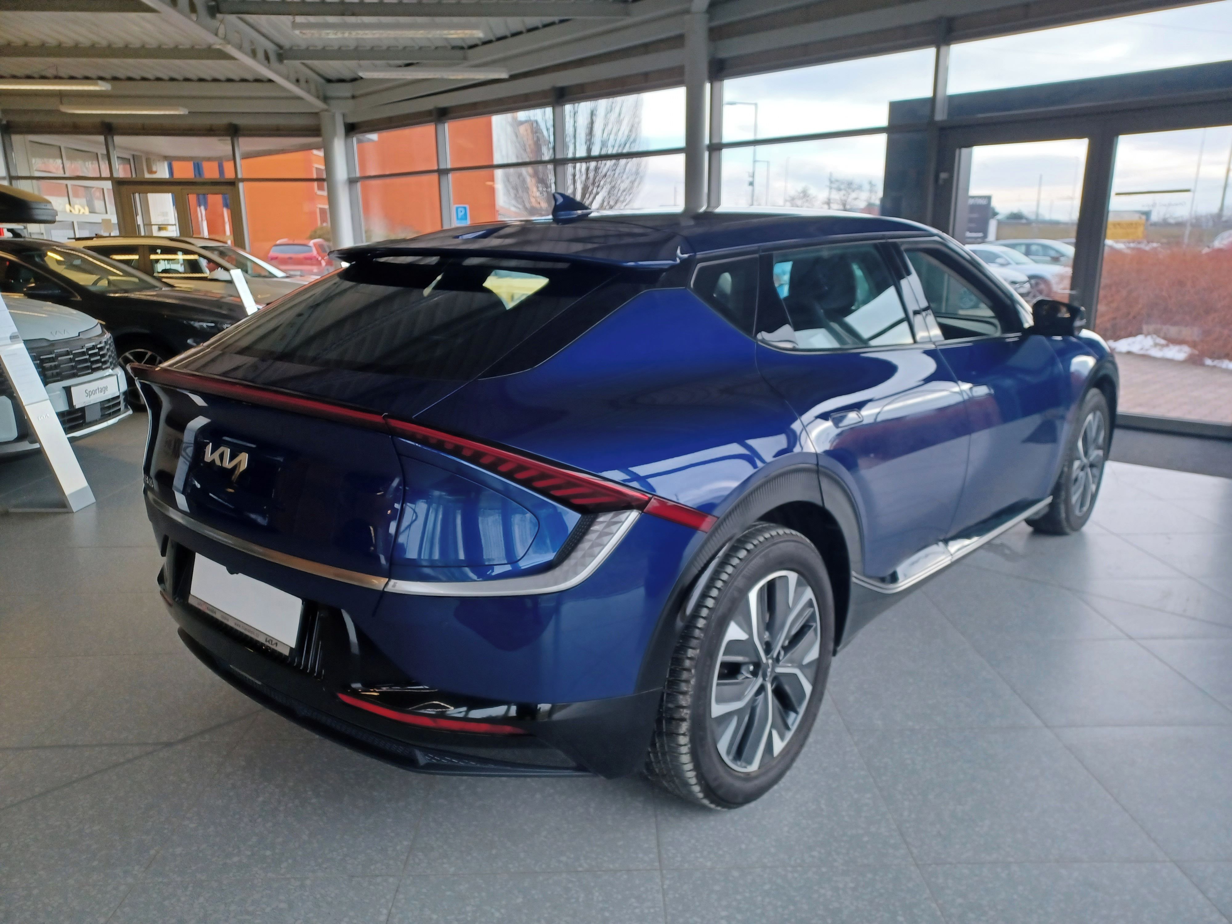 Kia EV6, 4x2 EARTH 168 KW + 77,4 KWH - fotka 4