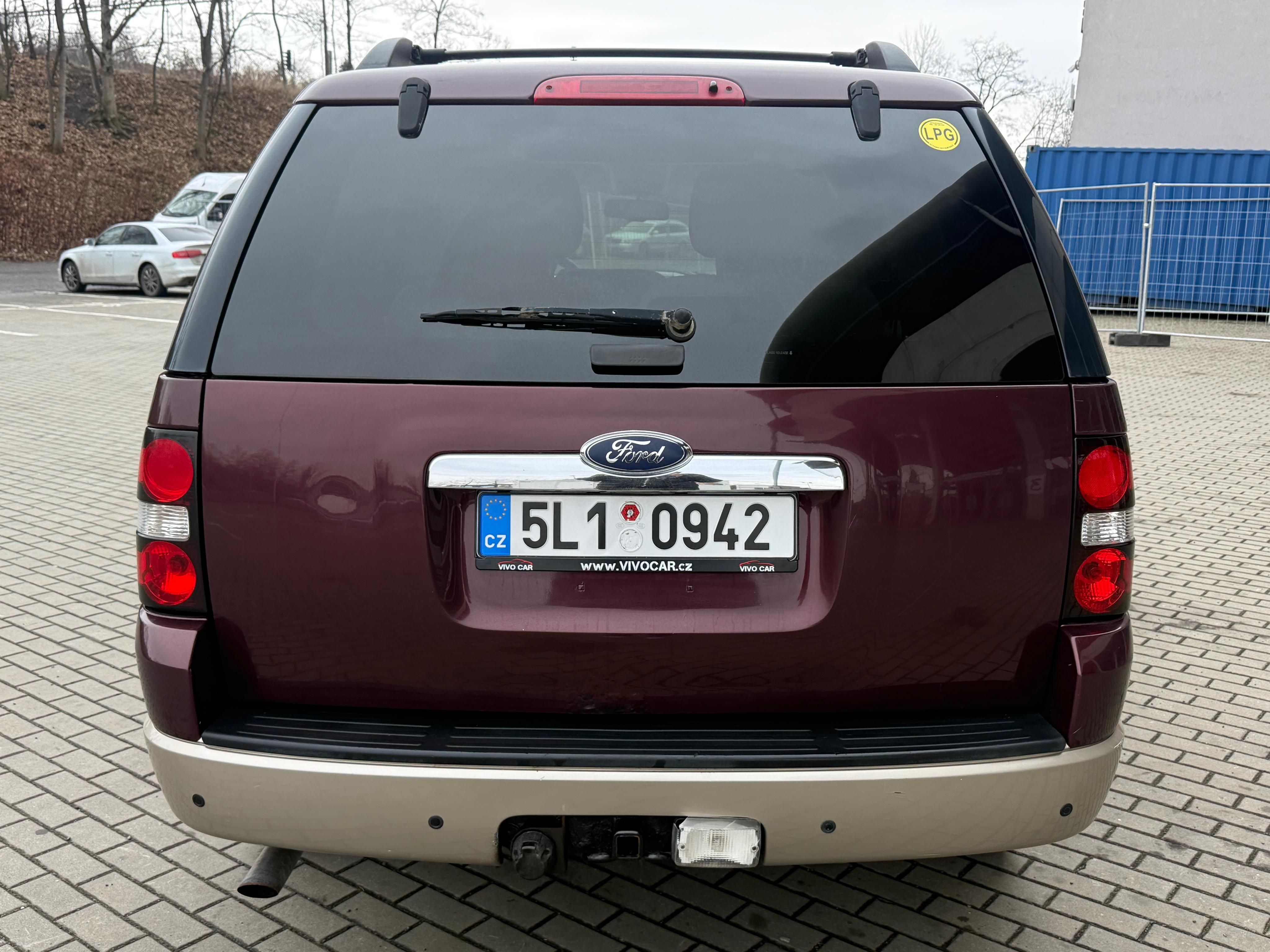 Ford Explorer, 4.0 V6i+LPG, 152kw 4x4 7míst - fotka 4