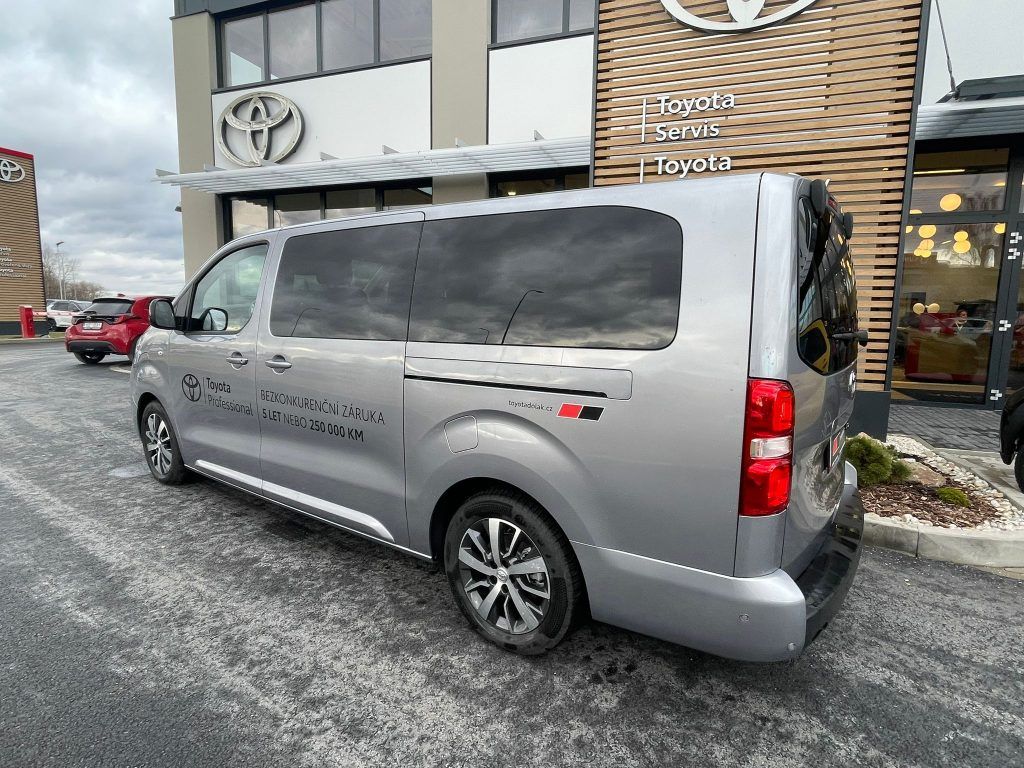 Toyota Proace Verso, EV L2 136HP 75 KWh Family 8S - fotka 4