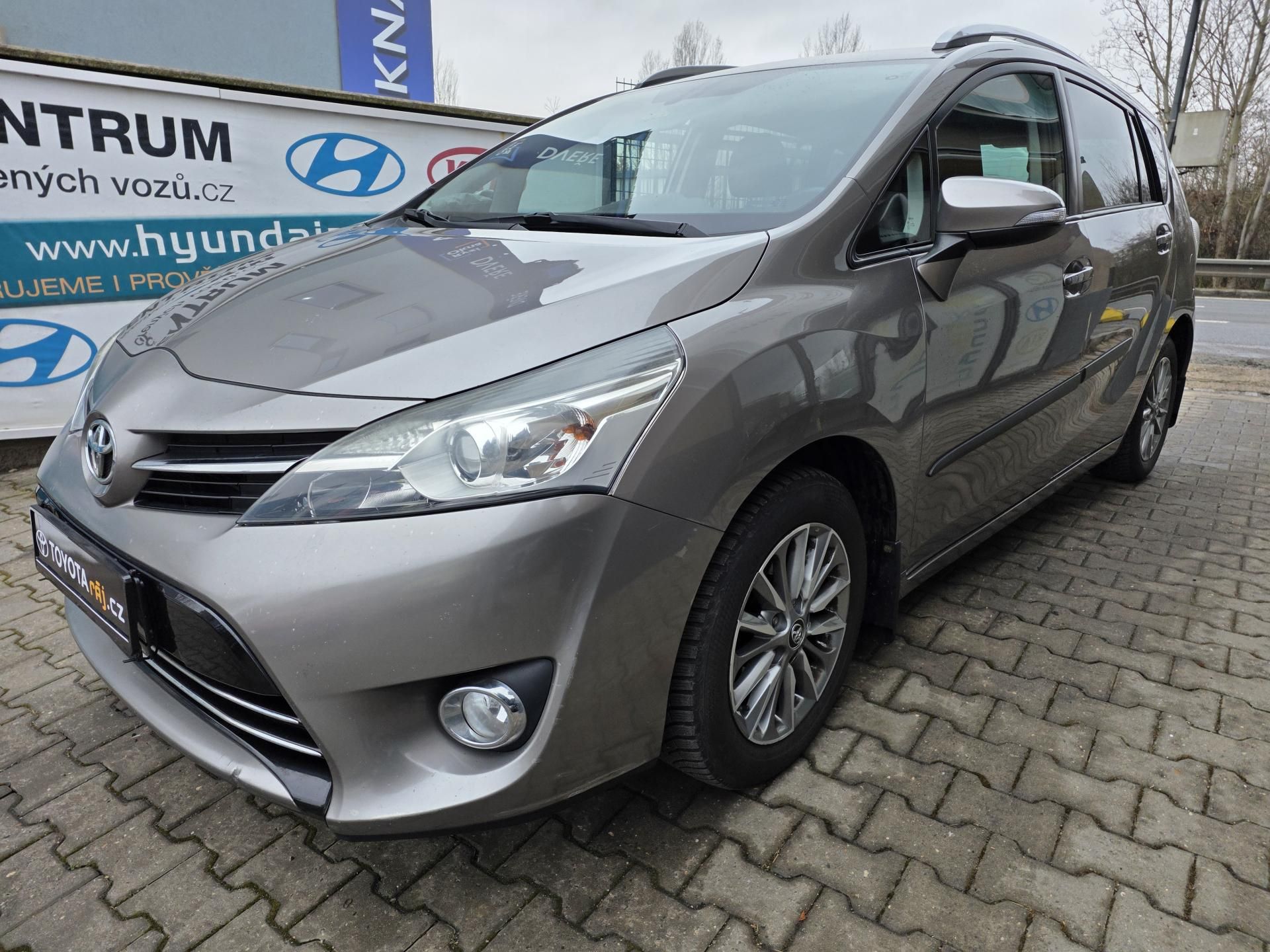 Toyota Verso, 1.6-NÍZKÁ SPOTŘEBA-NAVI-KAMERA - fotka 5