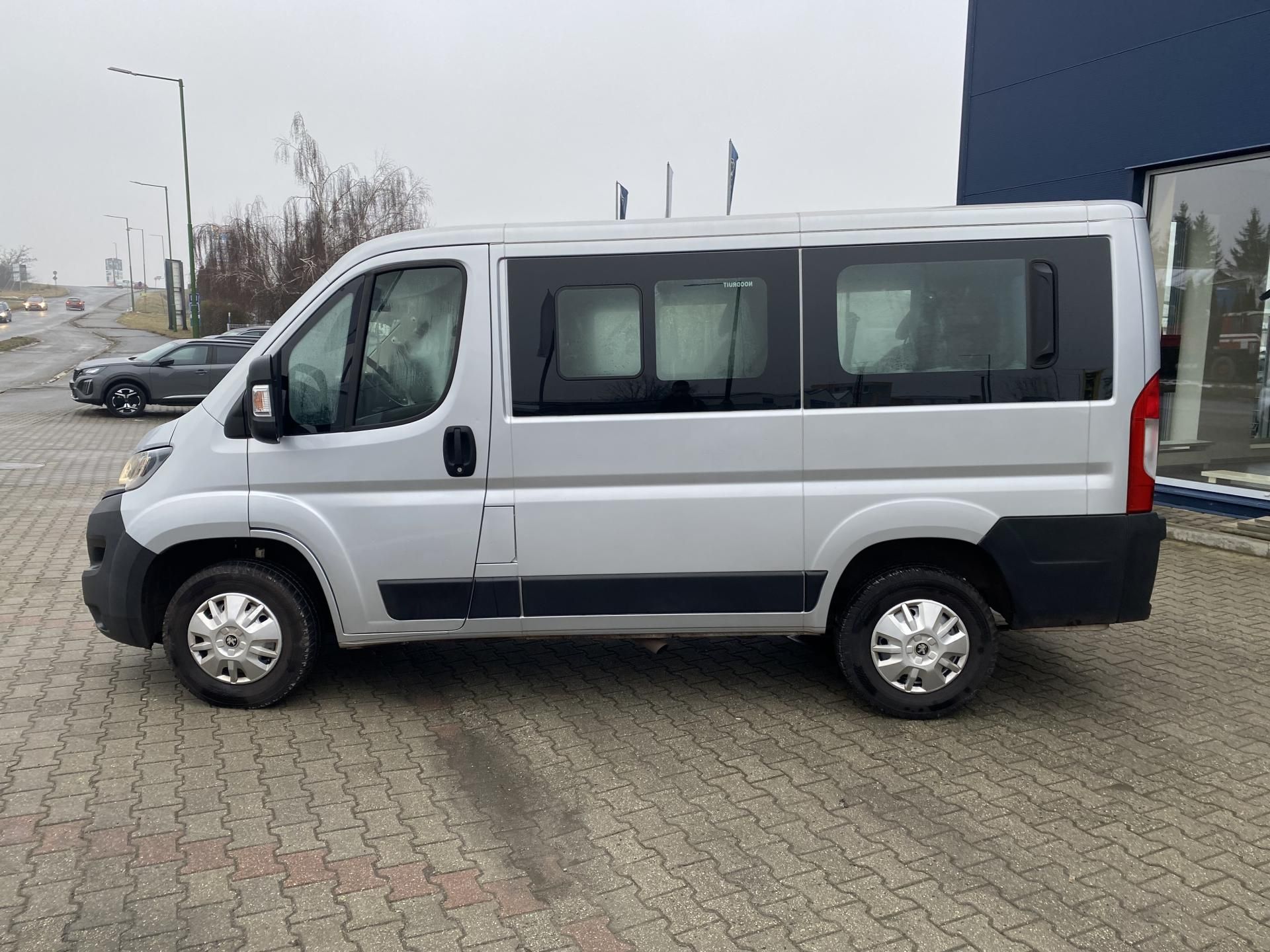 Peugeot Boxer, L1H1 BlueHDi 140k MAN6 9 míst - fotka 4