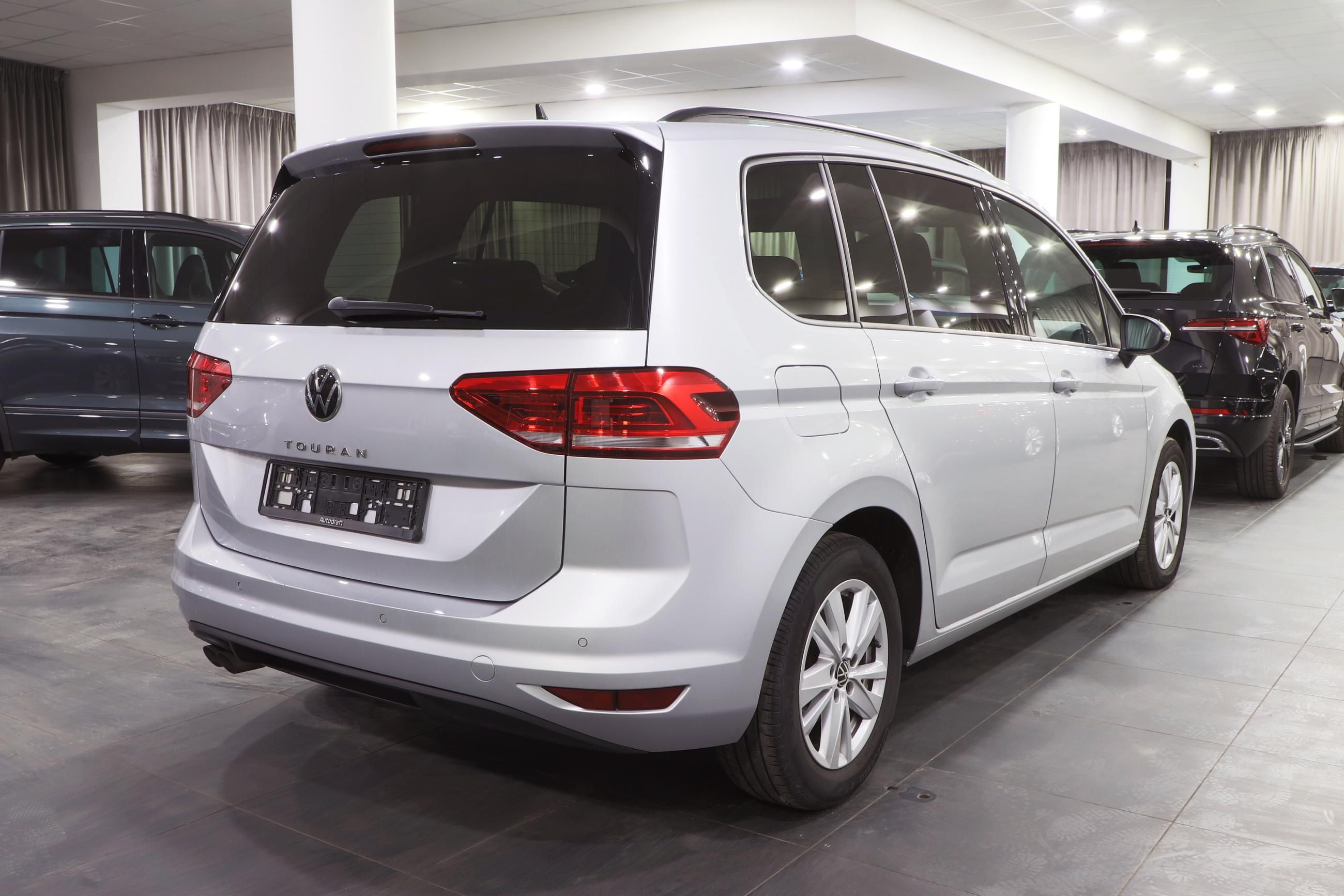 Volkswagen Touran, 2.0 TDI 110kW DSG Panorama - fotka 3