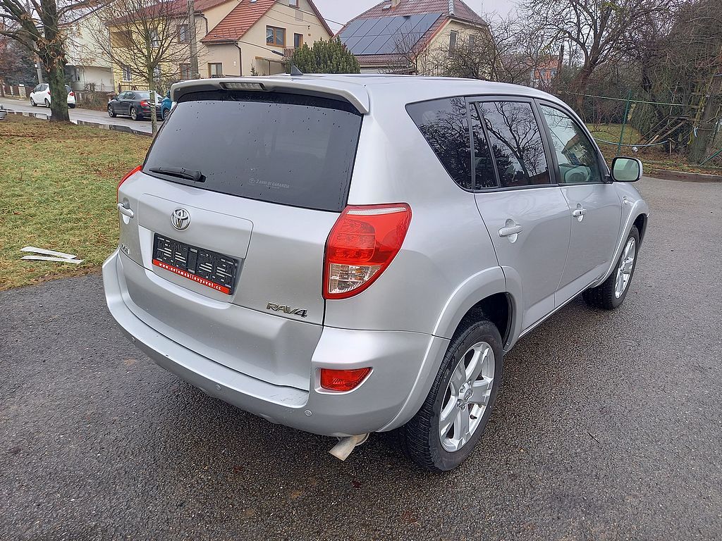 Toyota Rav4, 2.2D-Cat 4x4+klima+navi+alu. - fotka 3