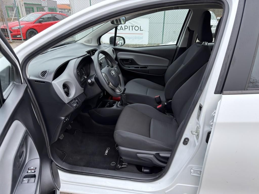 Toyota Yaris, 1.5i 82 kW navi. serviska - fotka 6