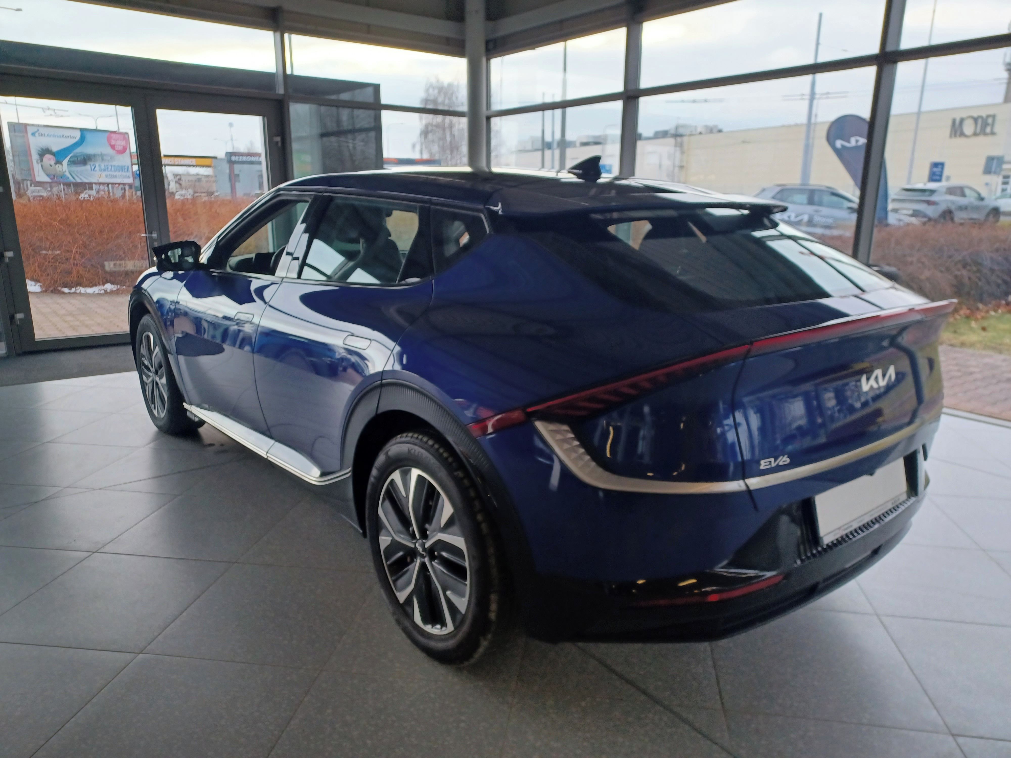 Kia EV6, 4x2 EARTH 168 KW + 77,4 KWH - fotka 3