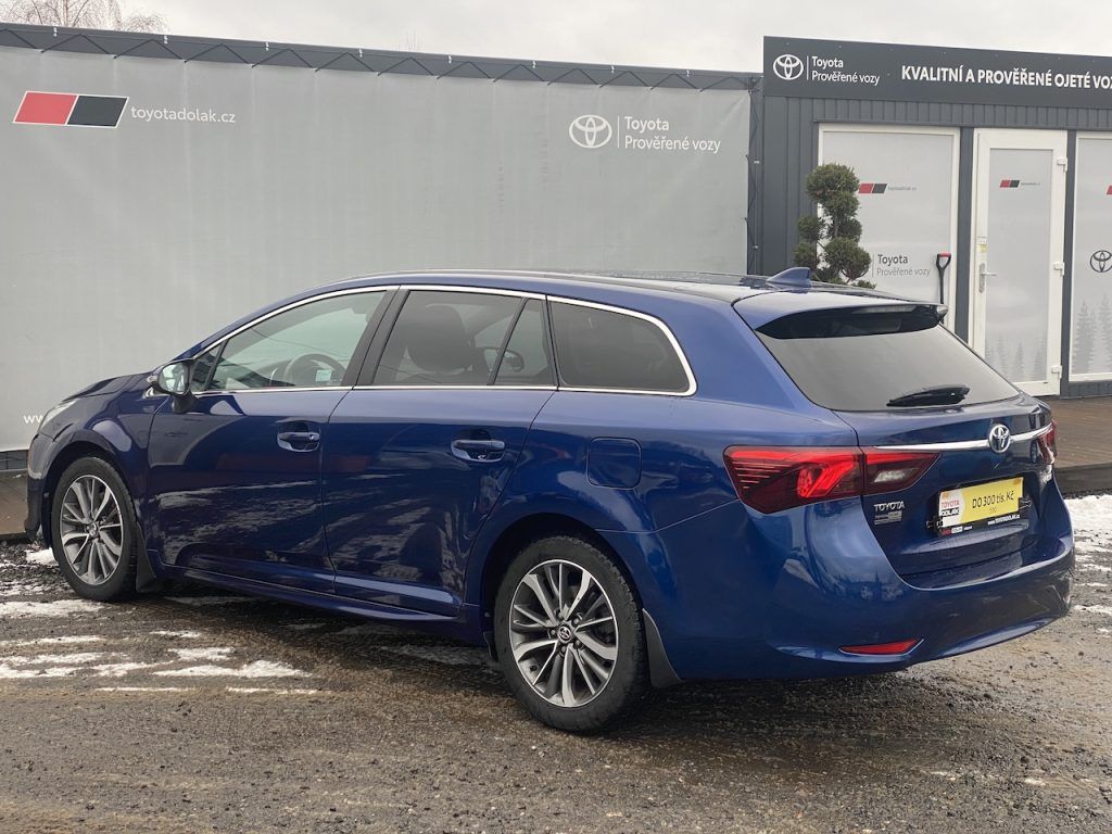 Toyota Avensis, 2.0D, ČR, Trend+, navi, pneu - fotka 4