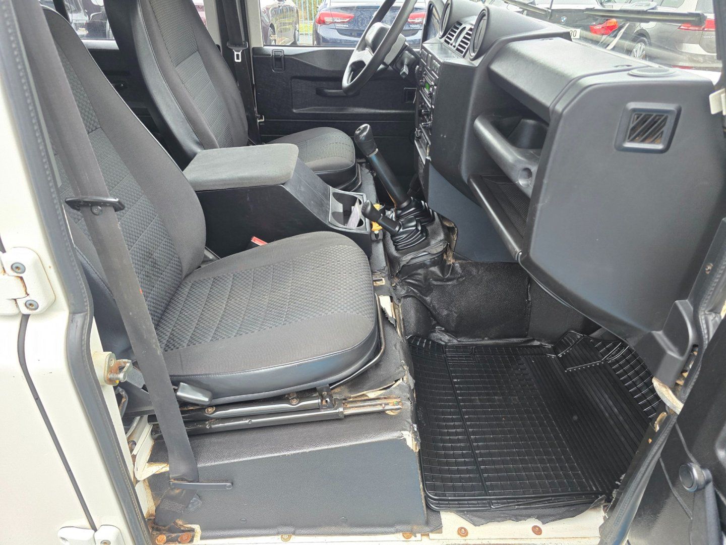 Land Rover Defender, 110/TD4/90KW/7MÍST/KLIMA/2008 - fotka 5