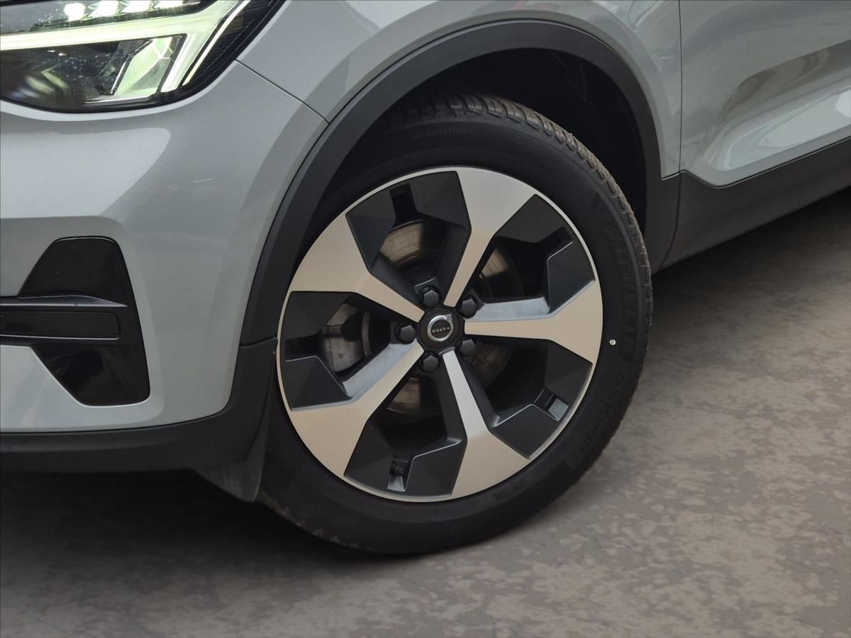 Volvo XC40, 2,0 B3 Plus Dark - fotka 6