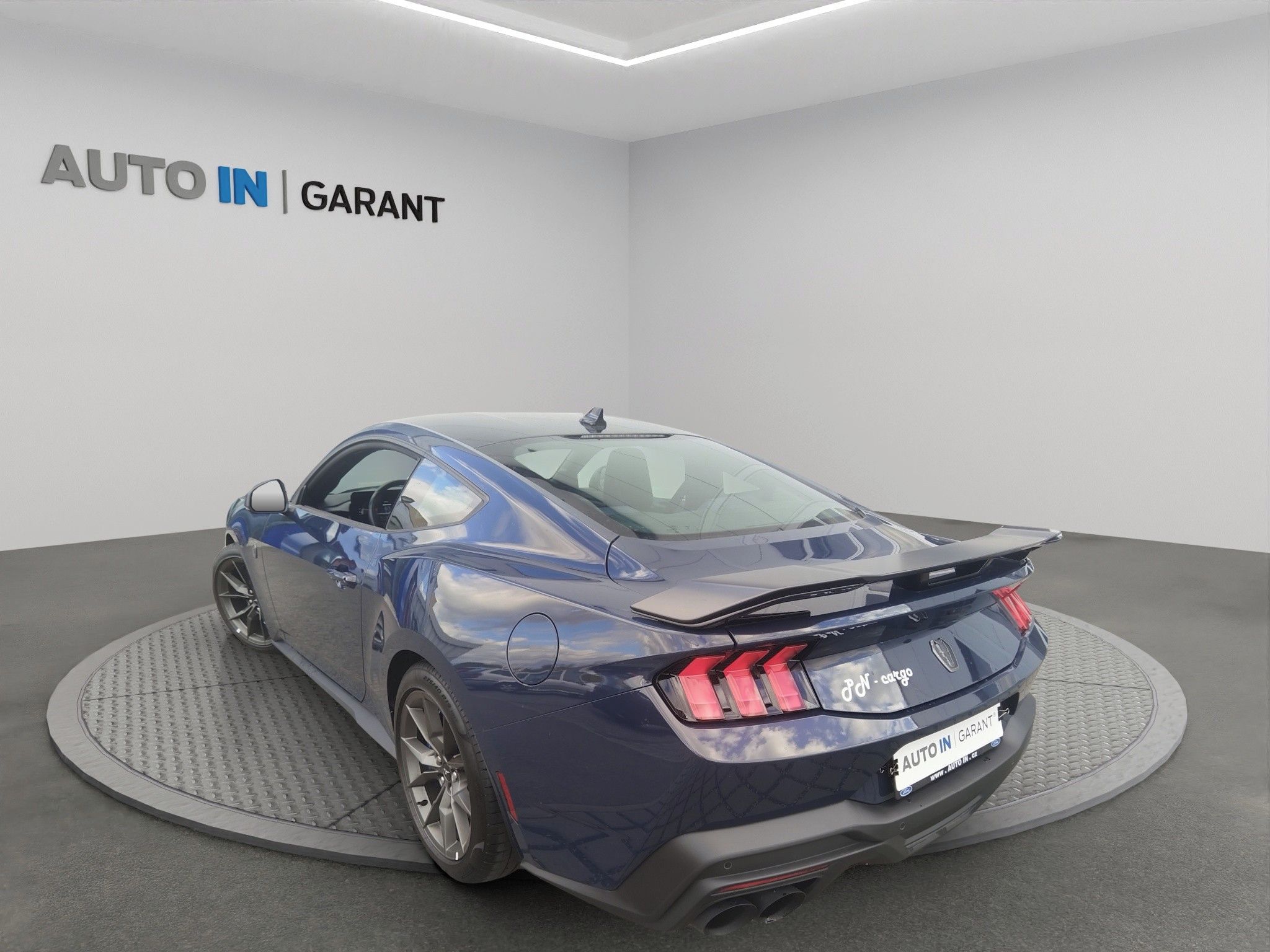 Ford Mustang, Dark Horse 5,0 V8 334 kW TREME - fotka 3