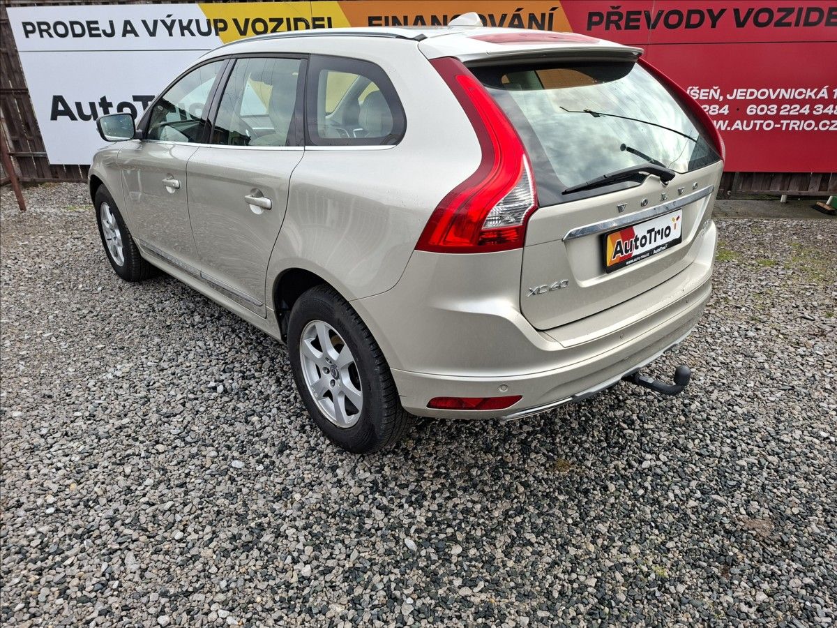 Volvo XC60, 2,4 D5 AWD - fotka 4
