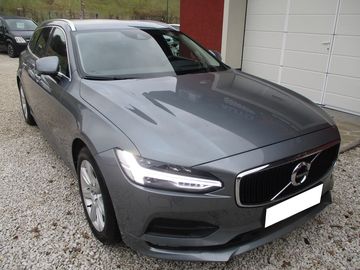 2.0 D4 AWD Drive-E Momentum
